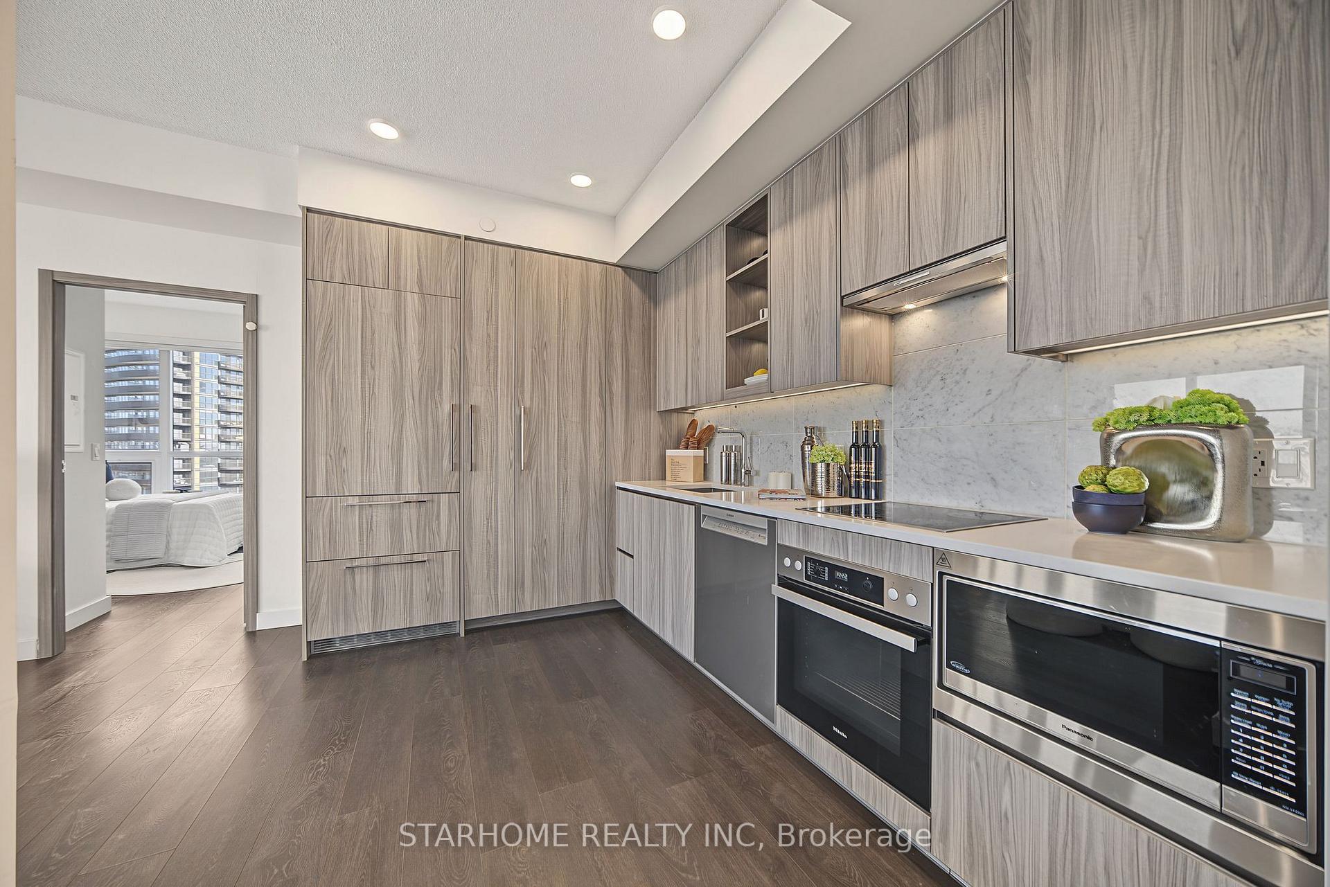 Photo 8 of Unit 2109, 95 McMahon Drive, North York, Bayview Village — HOMEH