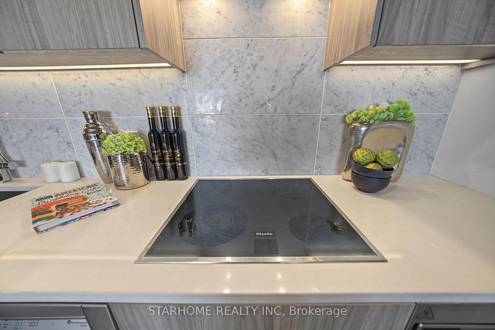 Photo 9 of Unit 2109, 95 McMahon Drive, North York, Bayview Village — HOMEH