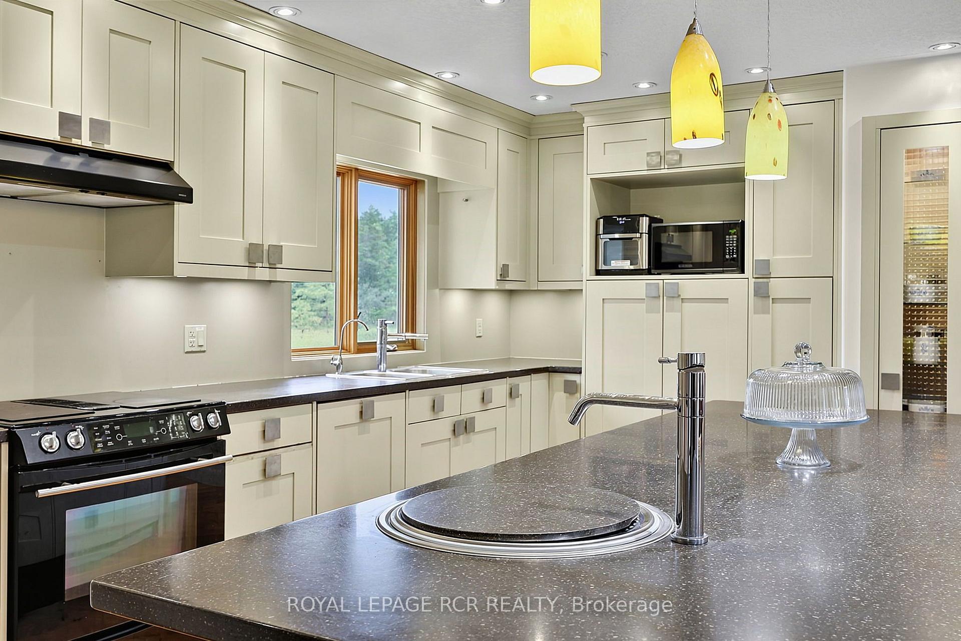 Photo 10 of 2192 Atkinson Road, Springwater, Rural Springwater — HOMEH