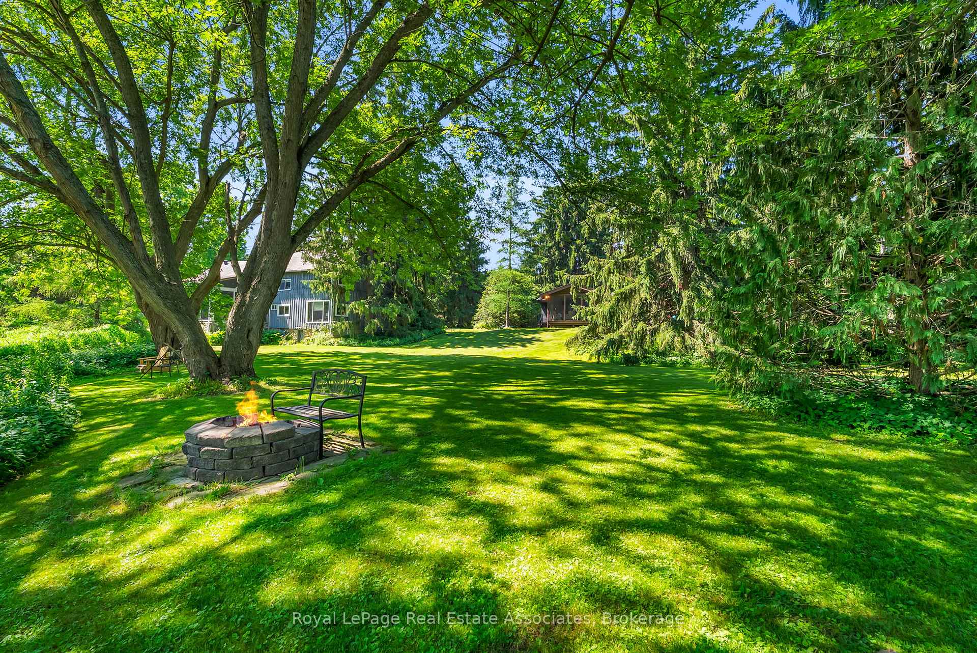 Photo 39 of 19 Confederation Street, Halton Hills, Glen Williams — HOMEH