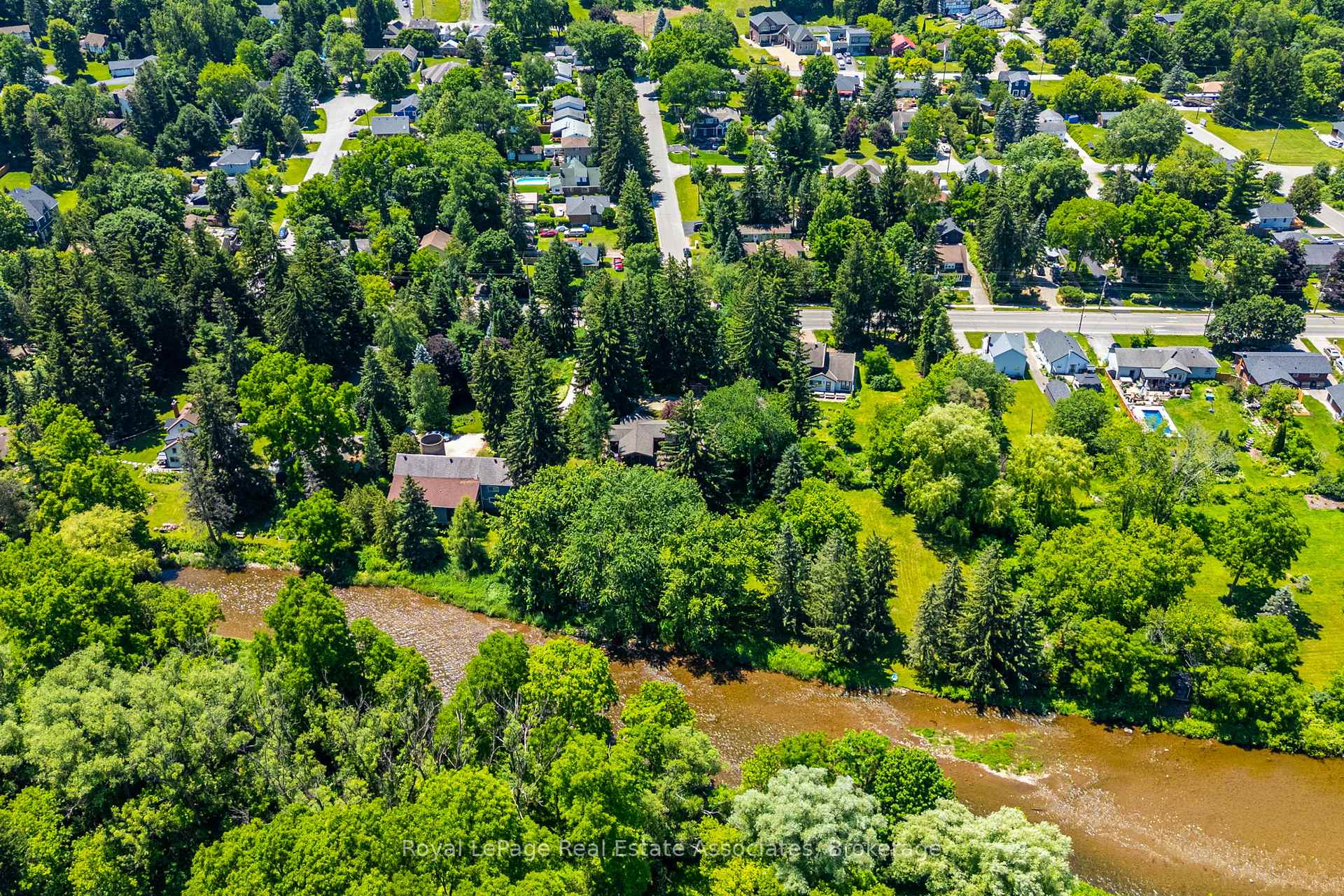 Photo 42 of 19 Confederation Street, Halton Hills, Glen Williams — HOMEH