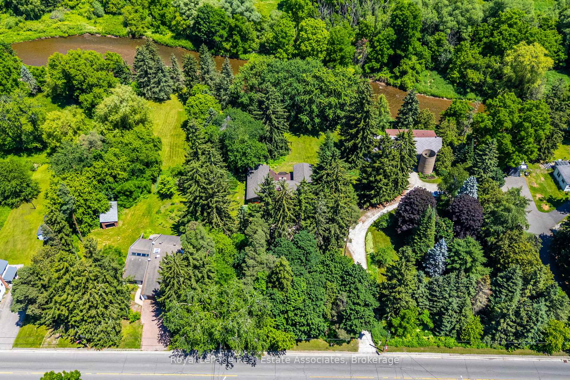 Photo 44 of 19 Confederation Street, Halton Hills, Glen Williams — HOMEH