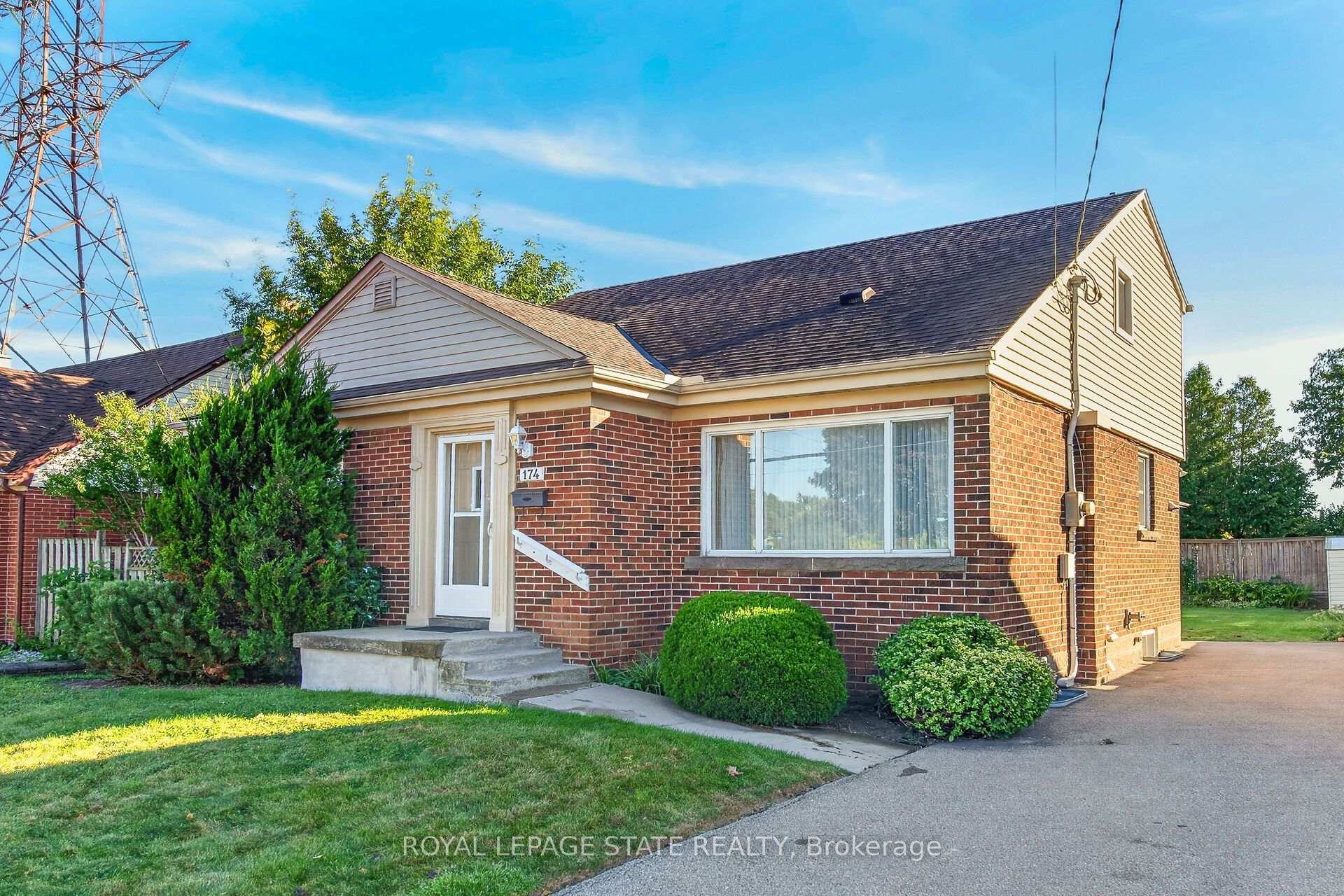Photo 1 of 174 Montrose Avenue, Hamilton, Rosedale — HOMEH