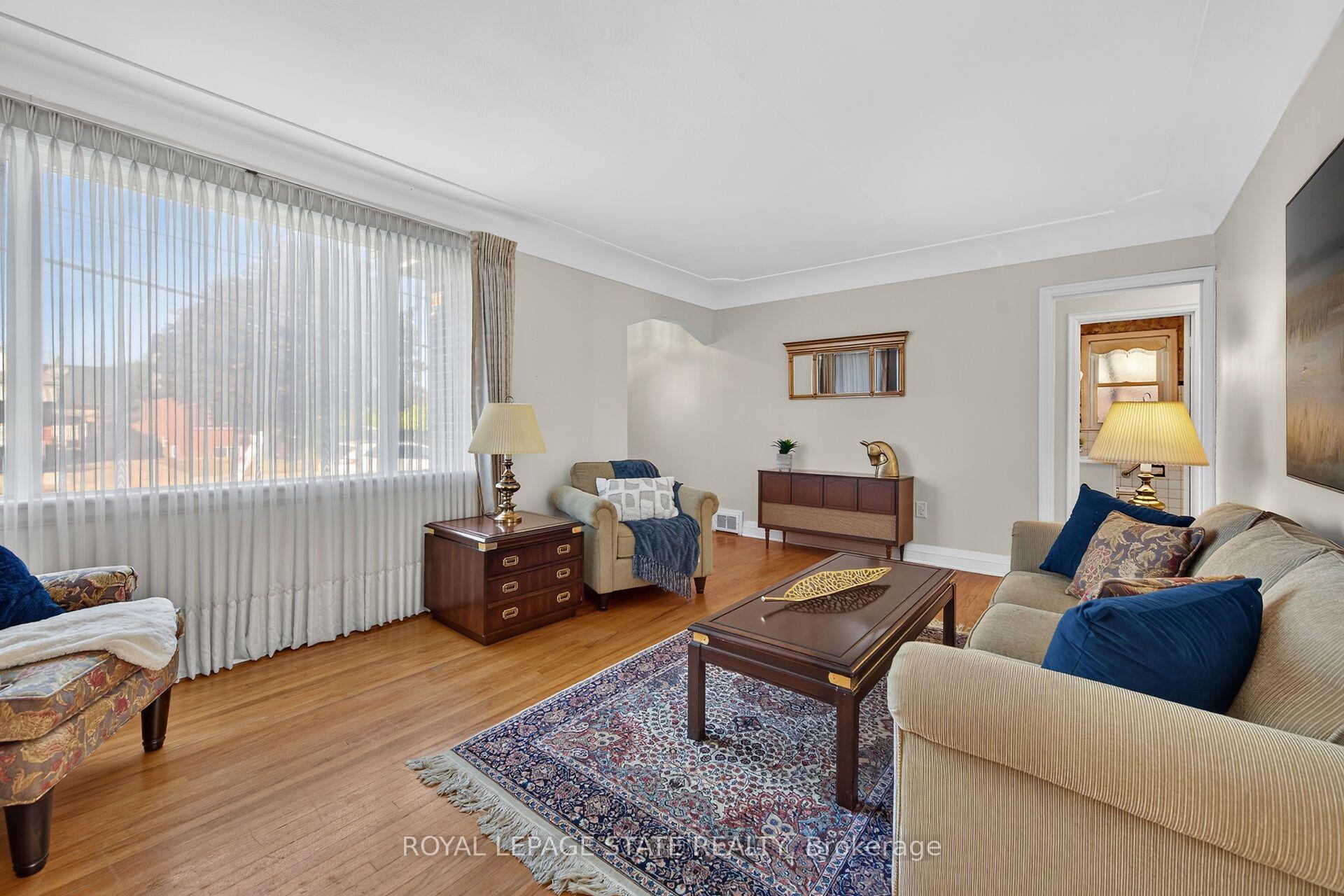 Photo 4 of 174 Montrose Avenue, Hamilton, Rosedale — HOMEH