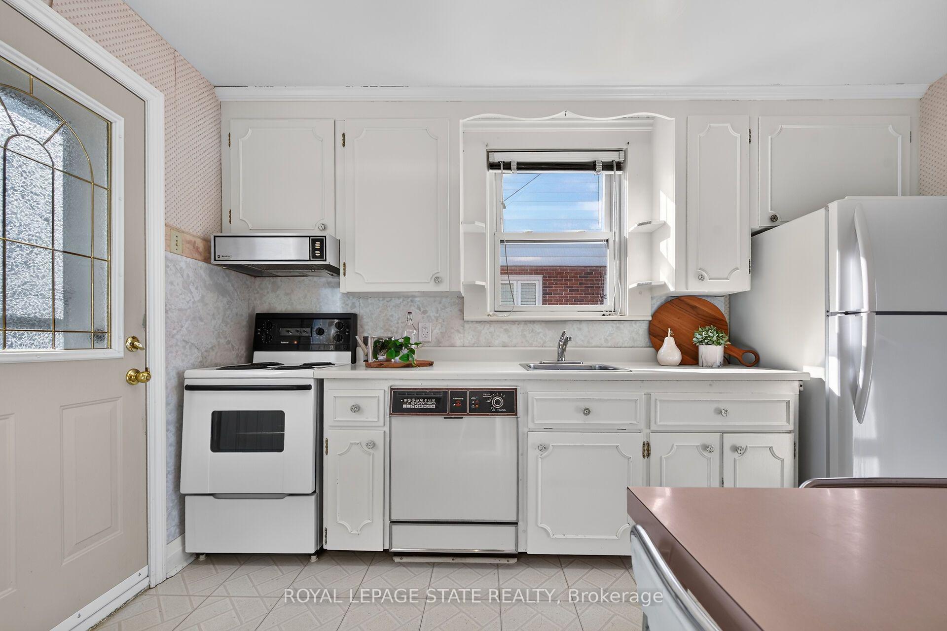 Photo 9 of 174 Montrose Avenue, Hamilton, Rosedale — HOMEH