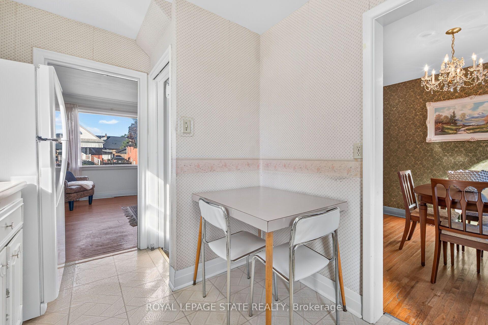 Photo 12 of 174 Montrose Avenue, Hamilton, Rosedale — HOMEH