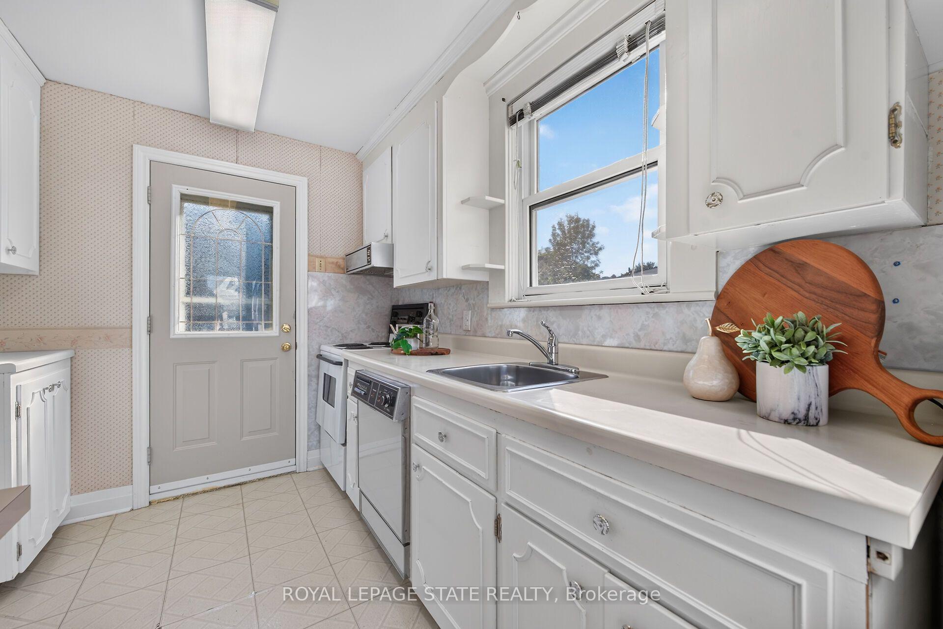 Photo 15 of 174 Montrose Avenue, Hamilton, Rosedale — HOMEH