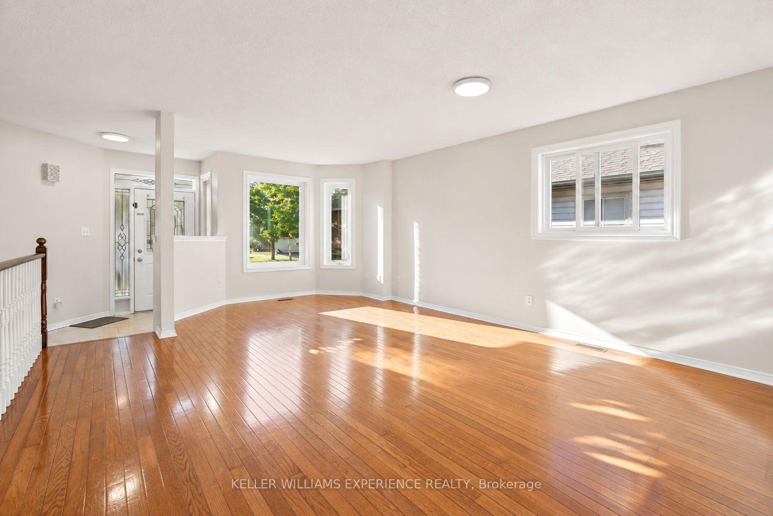 Photo 9 of 25 Nicholson Drive, Barrie, Ardagh — HOMEH