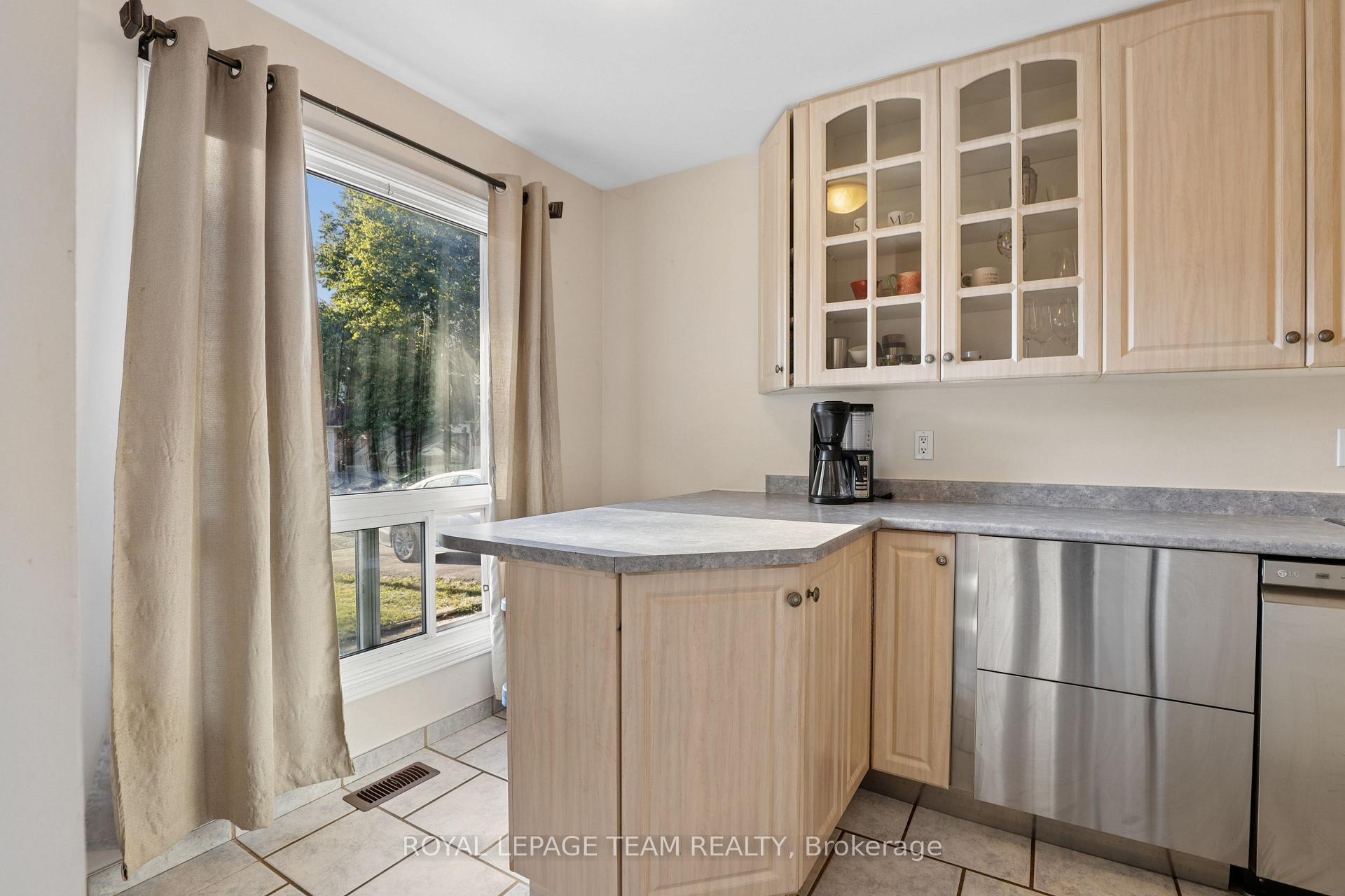 Photo 7 of 1133 St Emmanuel Terrace, Ottawa, Convent Glen North — HOMEH