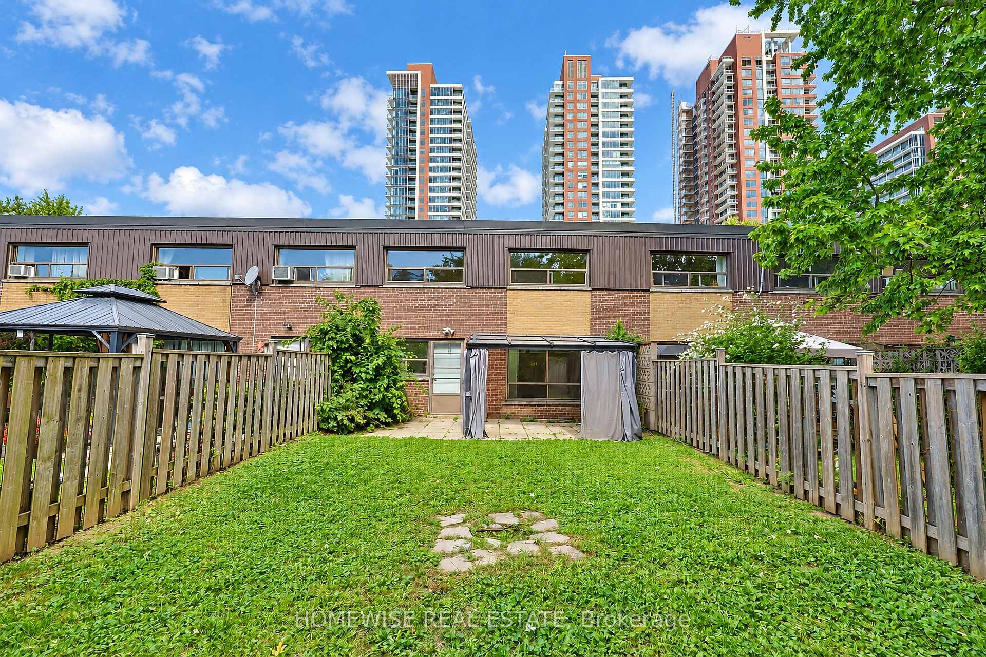 Photo 33 of Unit 22, 35 Swordbill Drive, Etobicoke, Edenbridge-Humber Valley — HOMEH