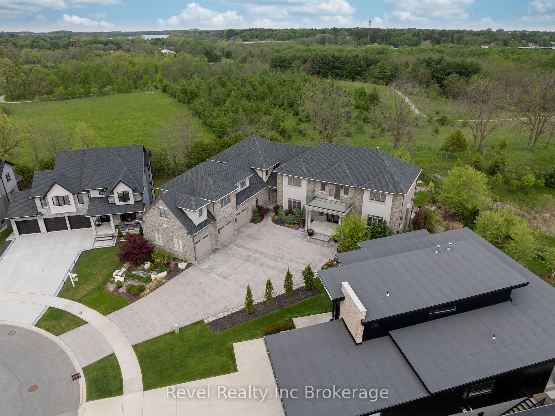 Photo 2 of 241 Tamarack Boulevard, Woodstock, Woodstock - North — HOMEH