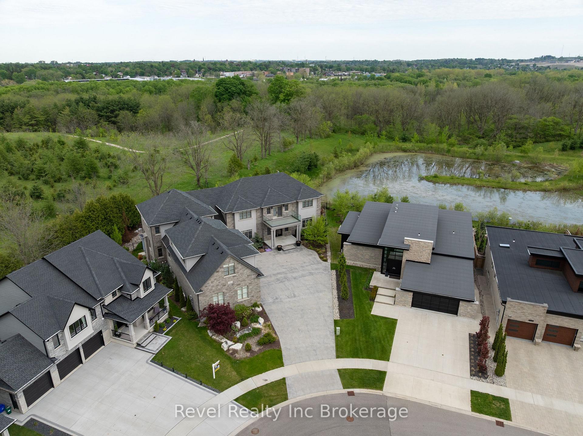 Photo 4 of 241 Tamarack Boulevard, Woodstock, Woodstock - North — HOMEH