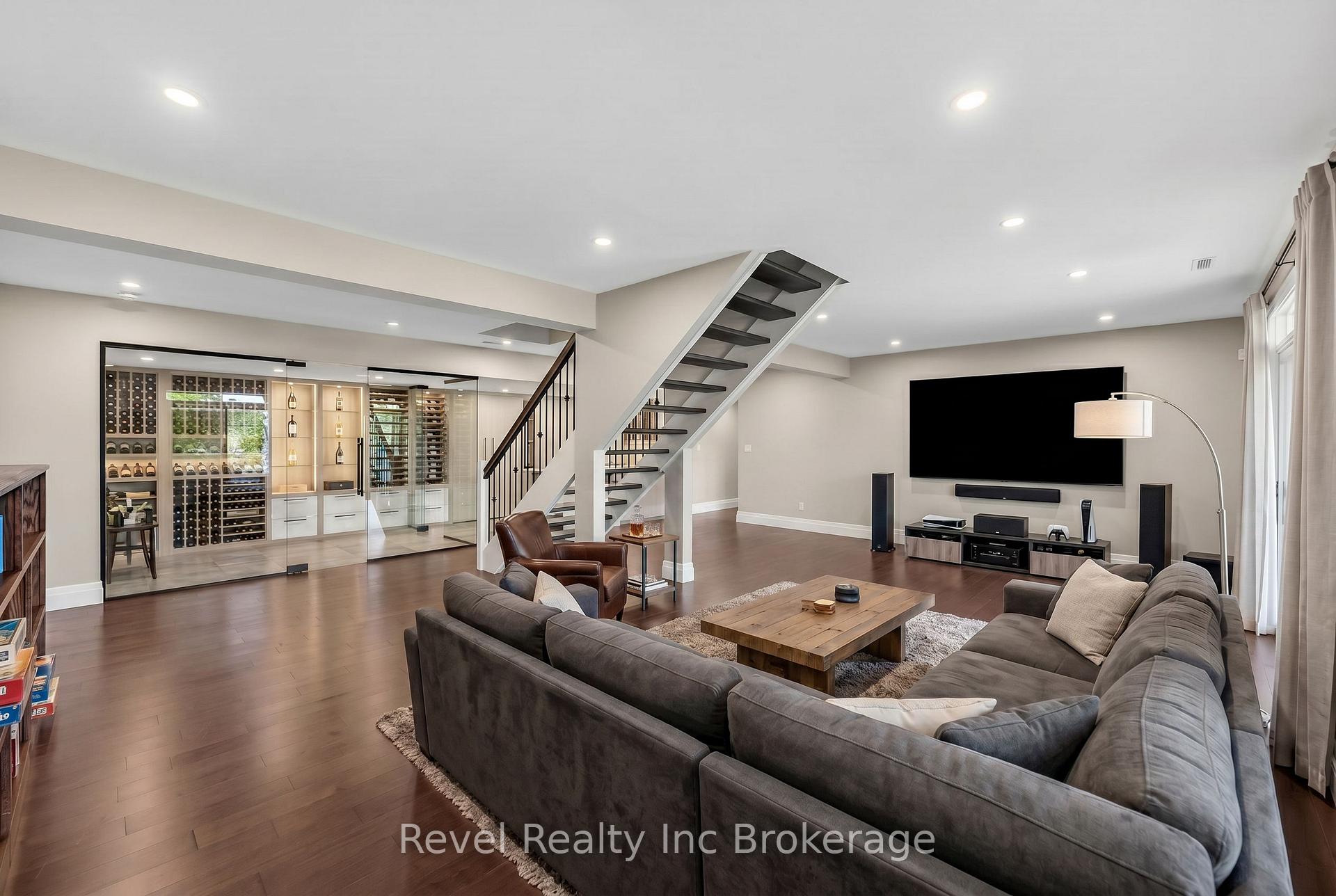 Photo 33 of 241 Tamarack Boulevard, Woodstock, Woodstock - North — HOMEH