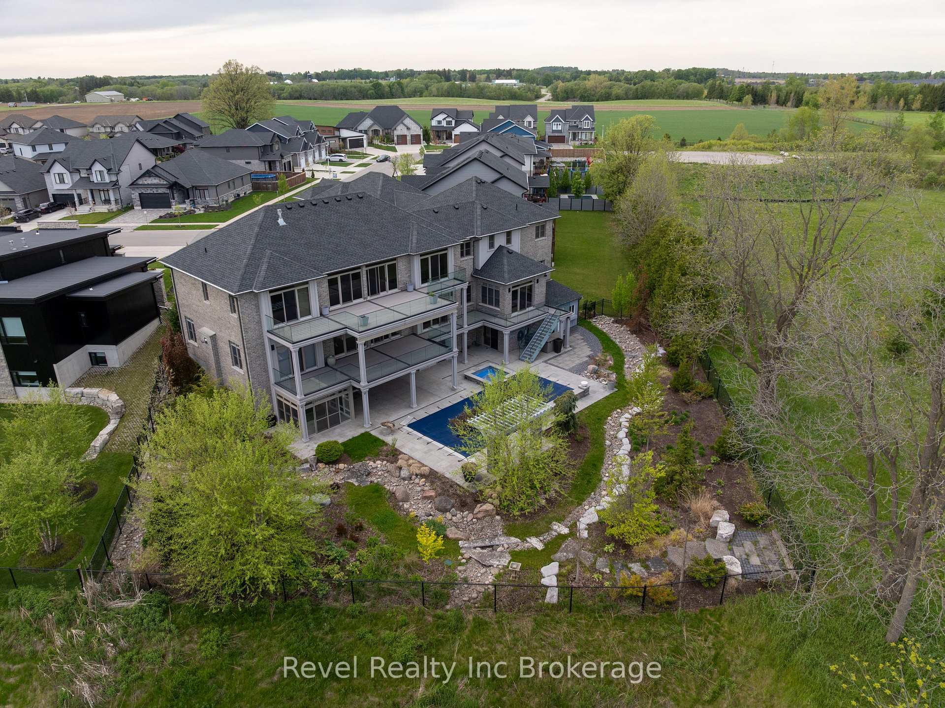 Photo 46 of 241 Tamarack Boulevard, Woodstock, Woodstock - North — HOMEH