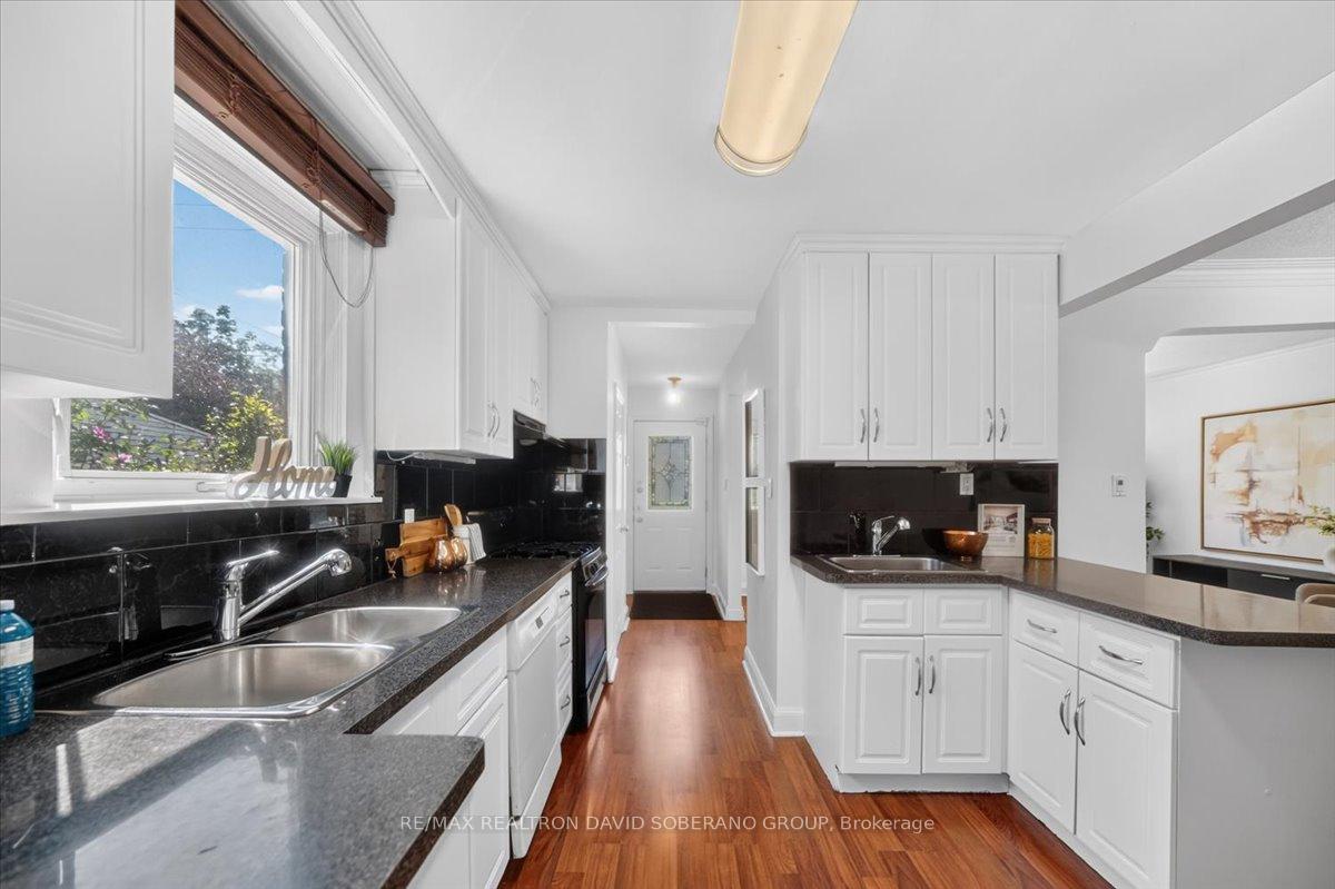 Photo 4 of 122 Mcgillivray Avenue, Toronto, Bedford Park-Nortown — HOMEH