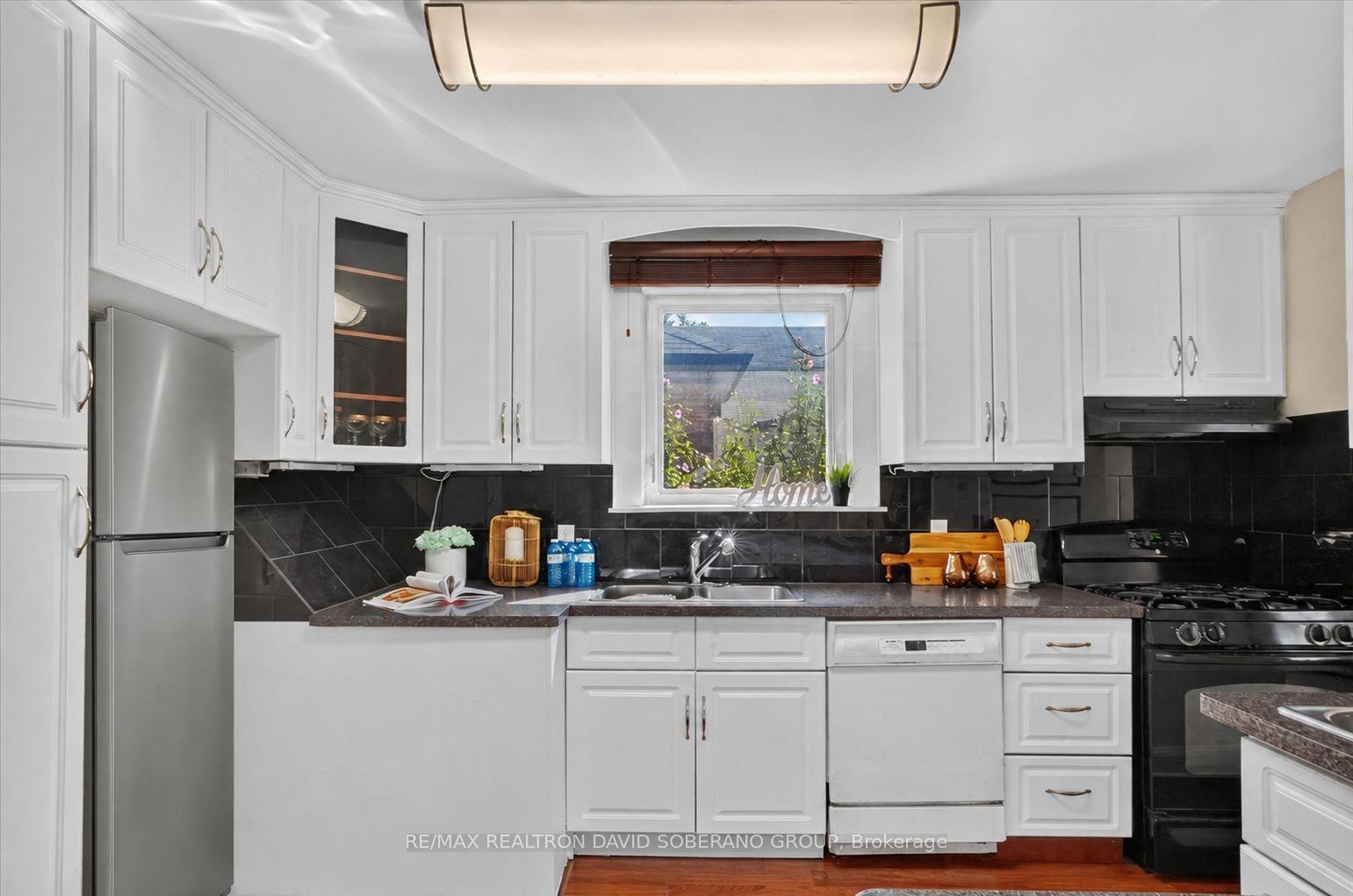 Photo 6 of 122 Mcgillivray Avenue, Toronto, Bedford Park-Nortown — HOMEH