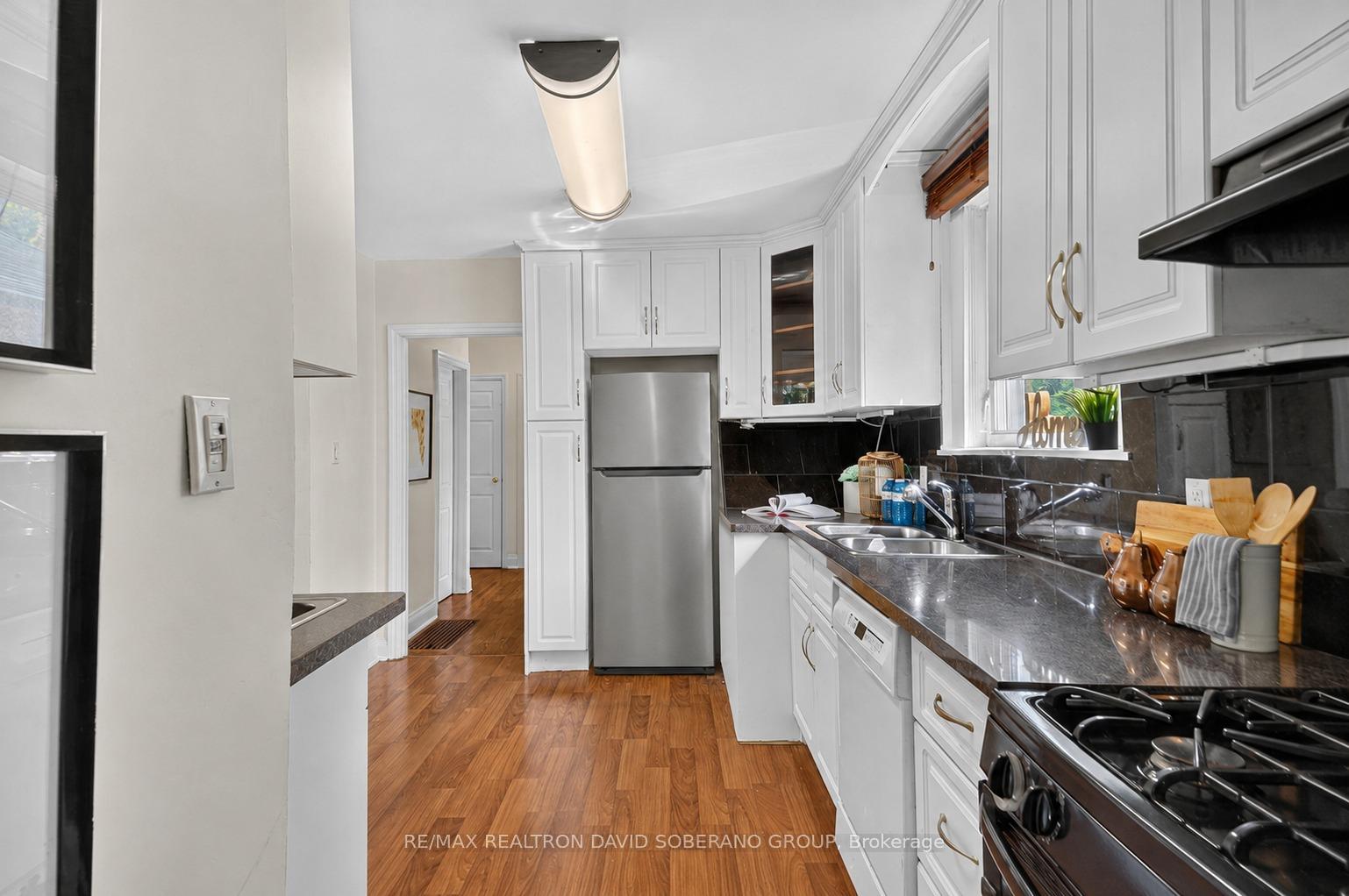 Photo 7 of 122 Mcgillivray Avenue, Toronto, Bedford Park-Nortown — HOMEH