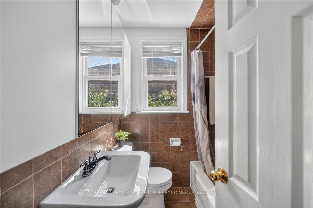Photo 21 of 122 Mcgillivray Avenue, Toronto, Bedford Park-Nortown — HOMEH