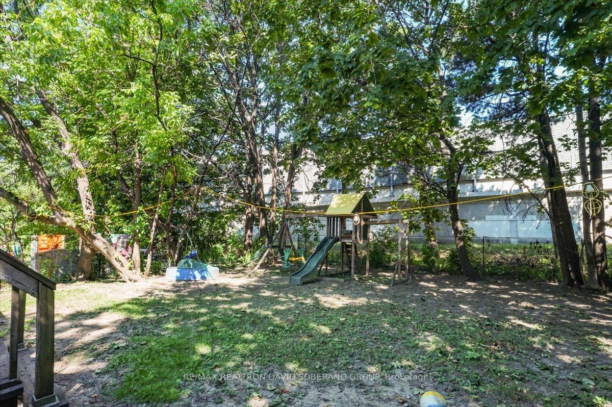 Photo 38 of 122 Mcgillivray Avenue, Toronto, Bedford Park-Nortown — HOMEH