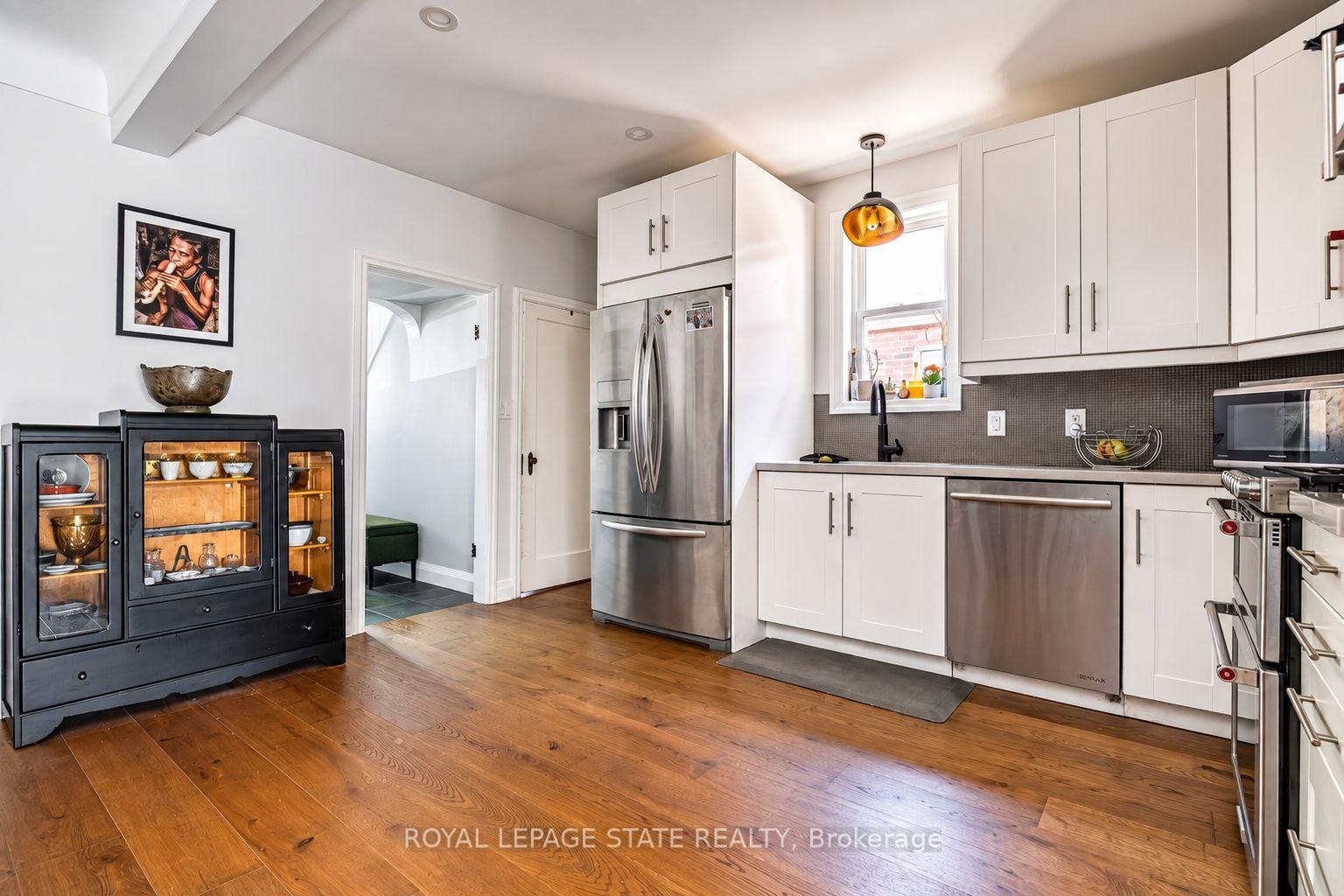 Photo 4 of 208 Cline Avenue N, Hamilton, Westdale — HOMEH