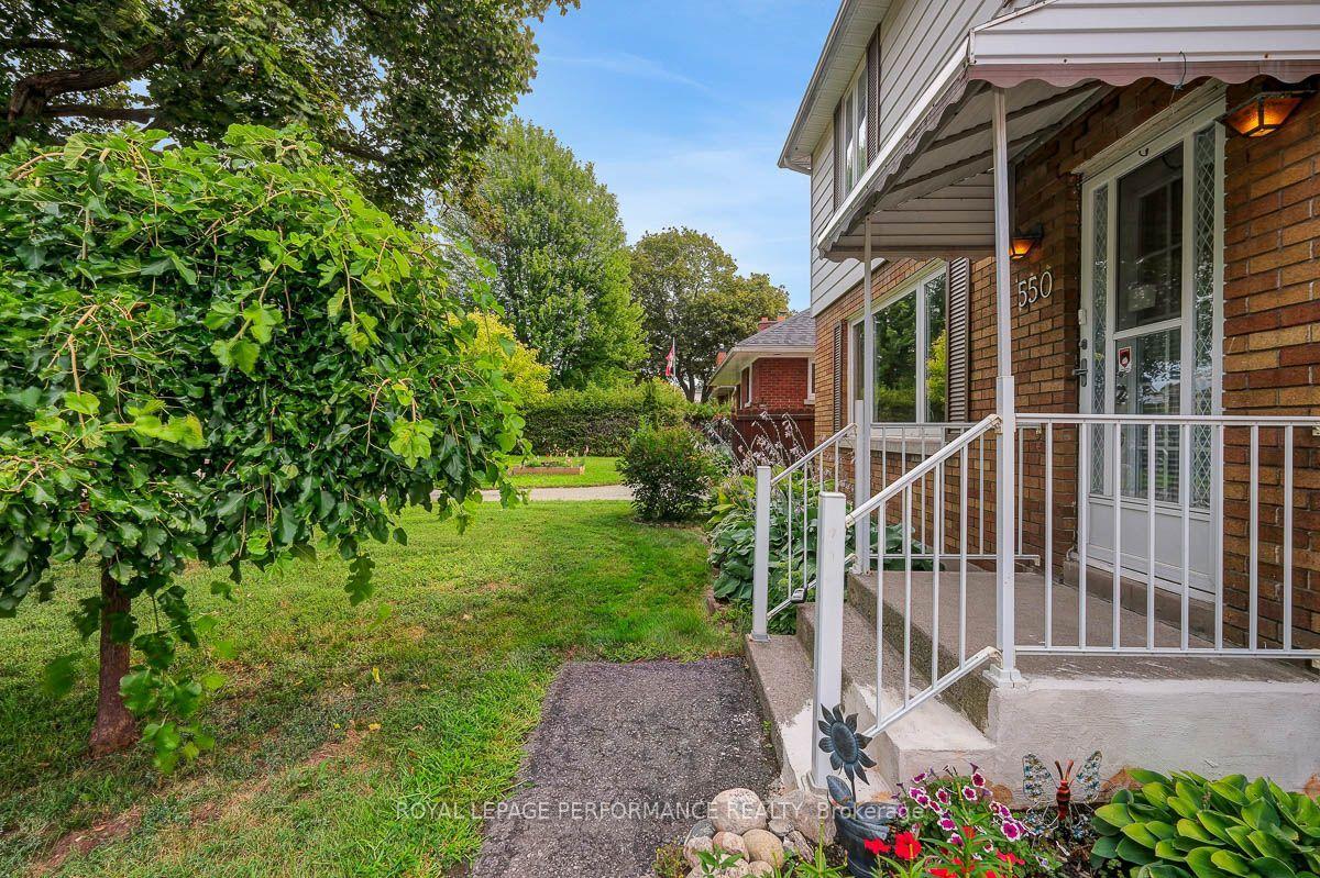 Photo 3 of 550 Wolffdale Crescent, Ottawa, Overbrook/Castle Heights — HOMEH