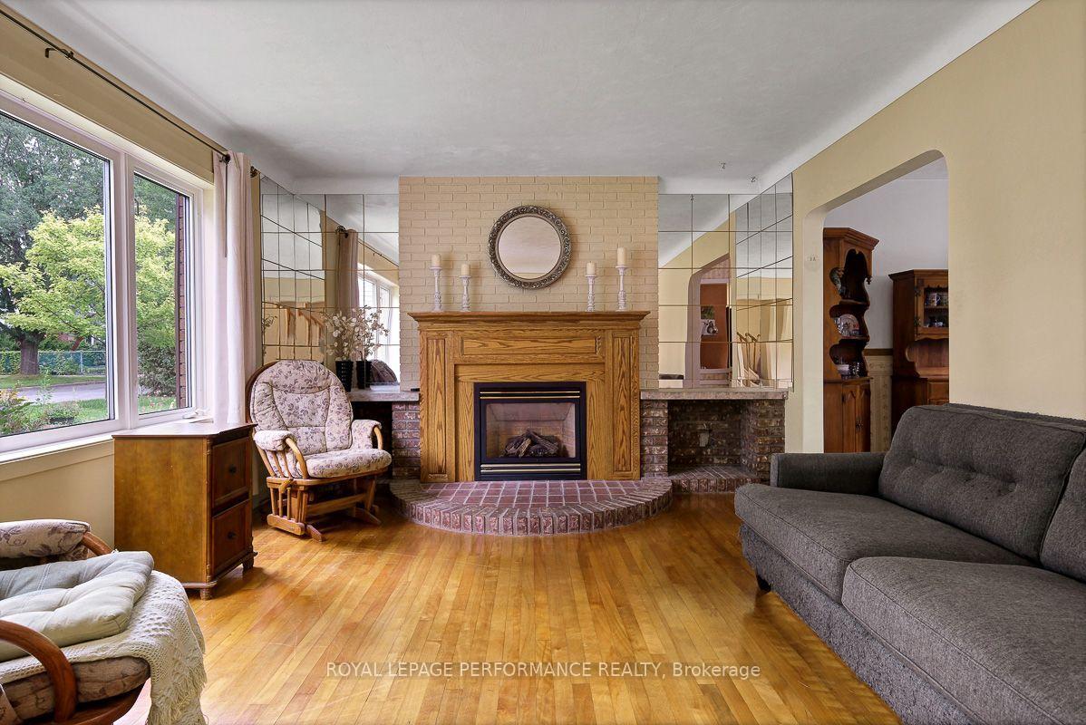 Photo 6 of 550 Wolffdale Crescent, Ottawa, Overbrook/Castle Heights — HOMEH
