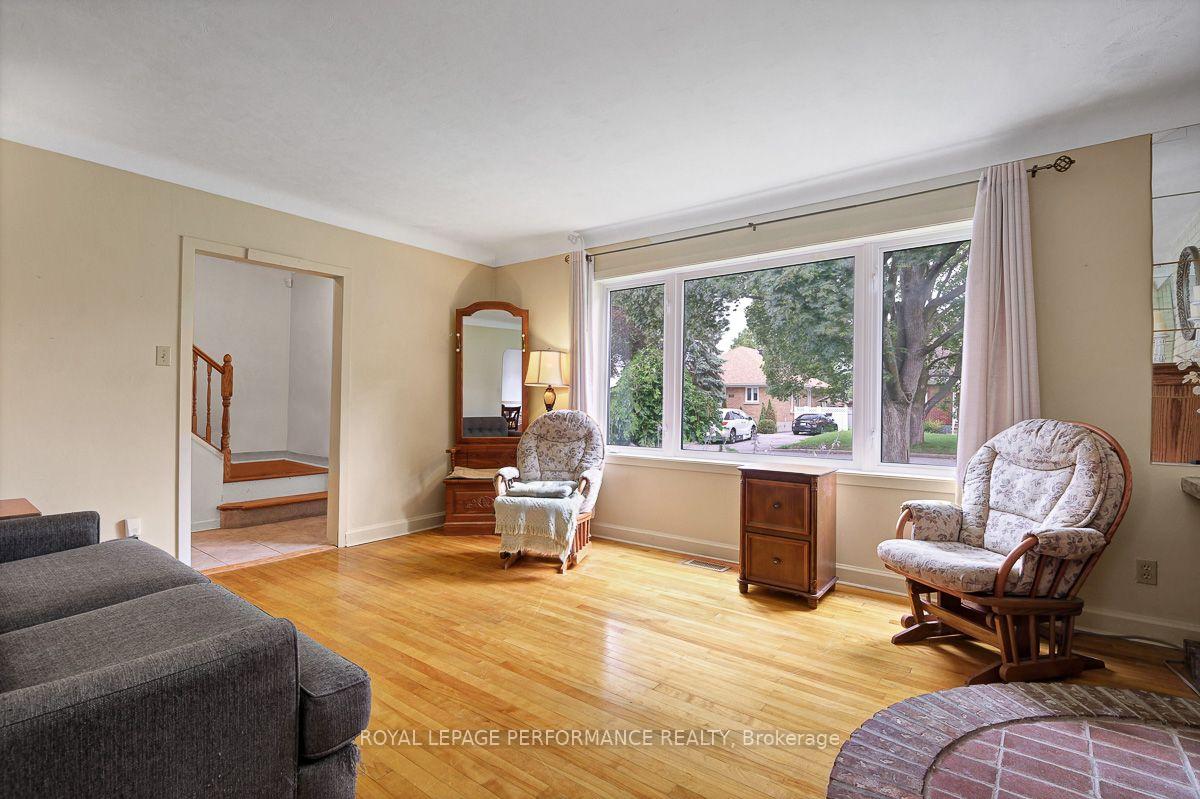 Photo 7 of 550 Wolffdale Crescent, Ottawa, Overbrook/Castle Heights — HOMEH