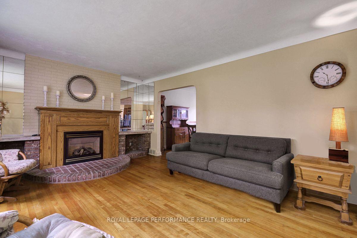 Photo 9 of 550 Wolffdale Crescent, Ottawa, Overbrook/Castle Heights — HOMEH