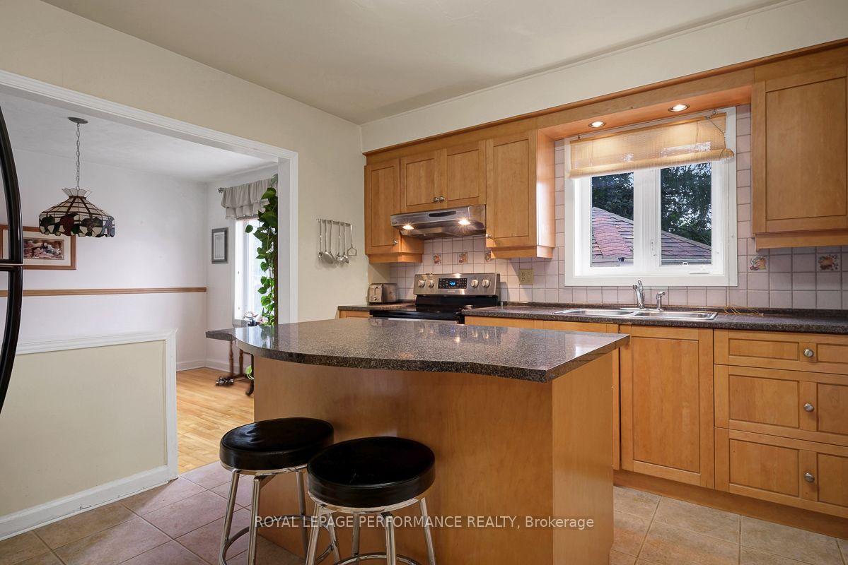Photo 12 of 550 Wolffdale Crescent, Ottawa, Overbrook/Castle Heights — HOMEH