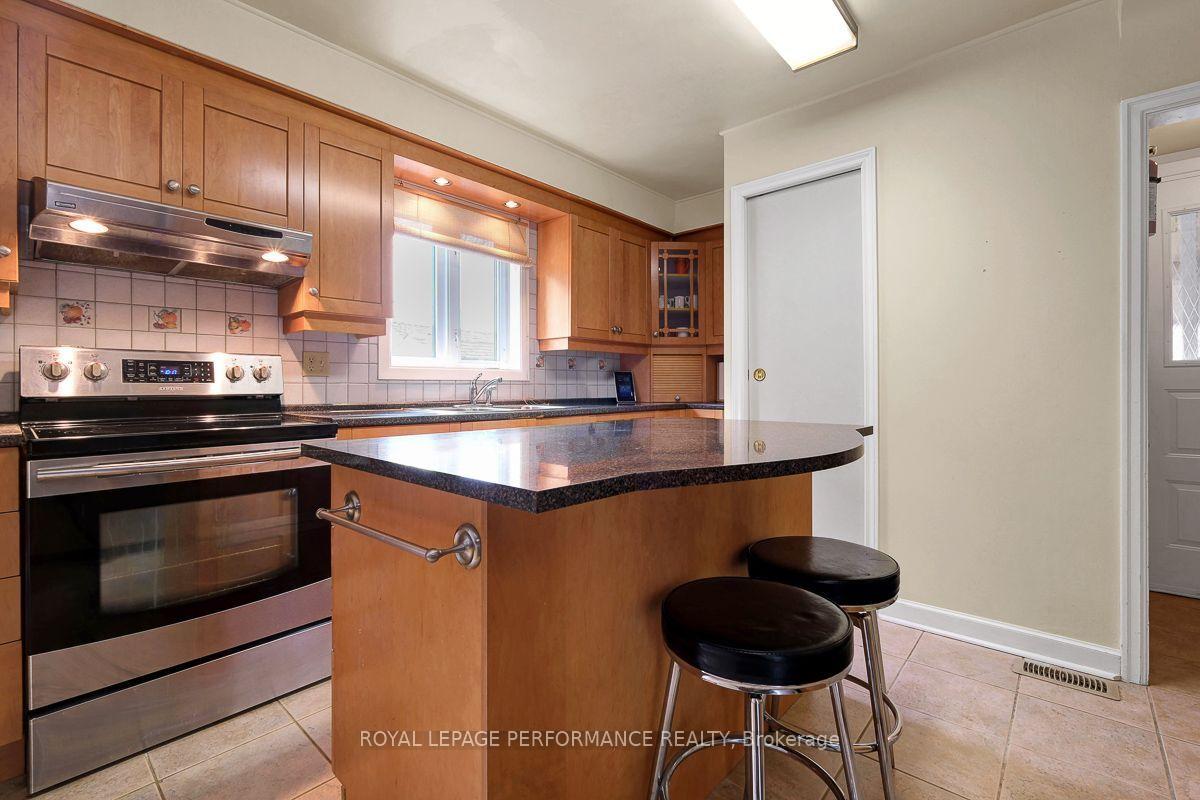Photo 13 of 550 Wolffdale Crescent, Ottawa, Overbrook/Castle Heights — HOMEH