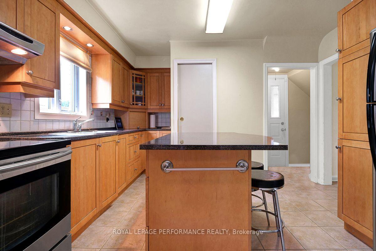 Photo 14 of 550 Wolffdale Crescent, Ottawa, Overbrook/Castle Heights — HOMEH