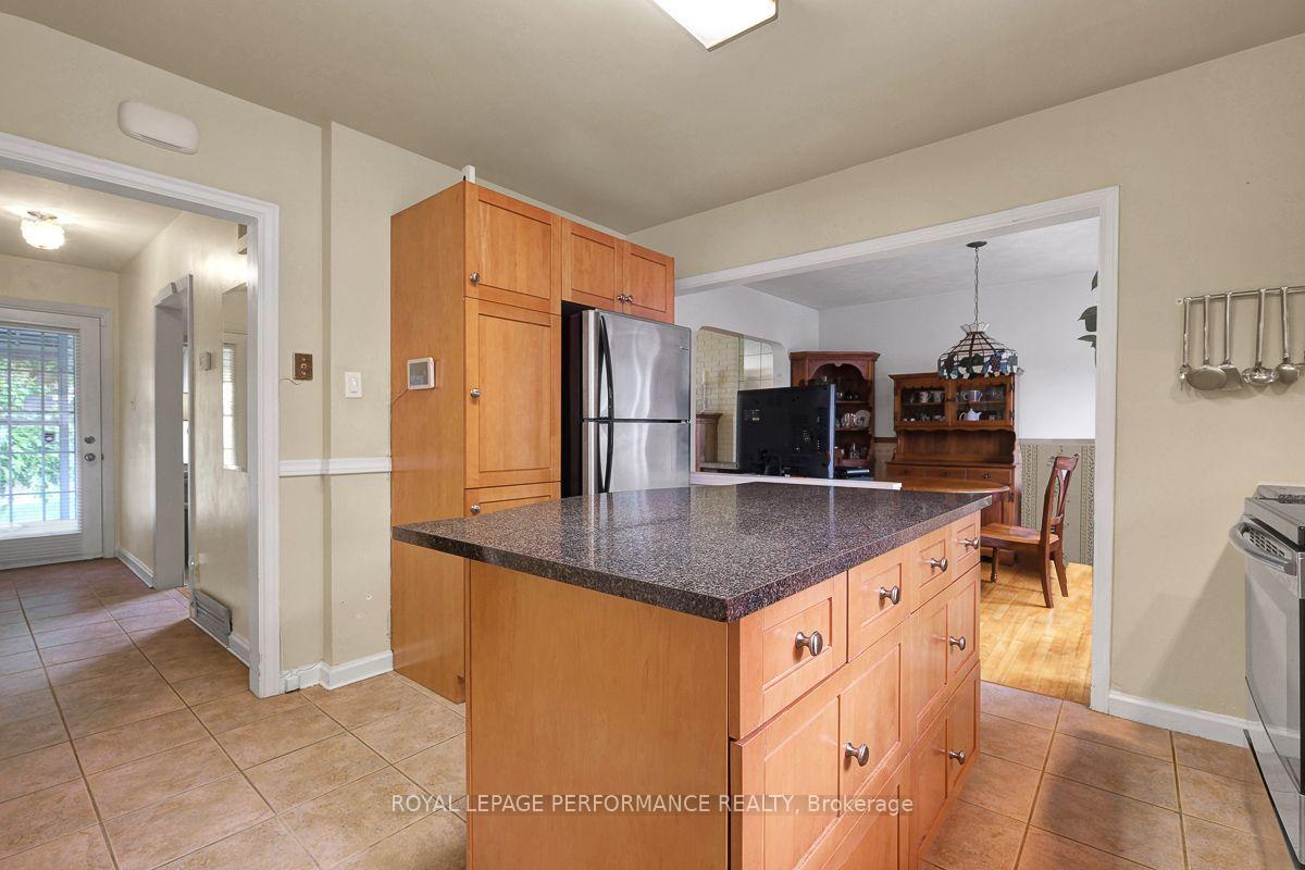 Photo 15 of 550 Wolffdale Crescent, Ottawa, Overbrook/Castle Heights — HOMEH