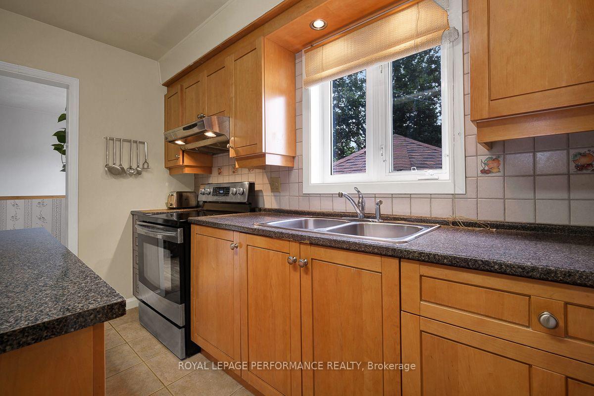 Photo 16 of 550 Wolffdale Crescent, Ottawa, Overbrook/Castle Heights — HOMEH