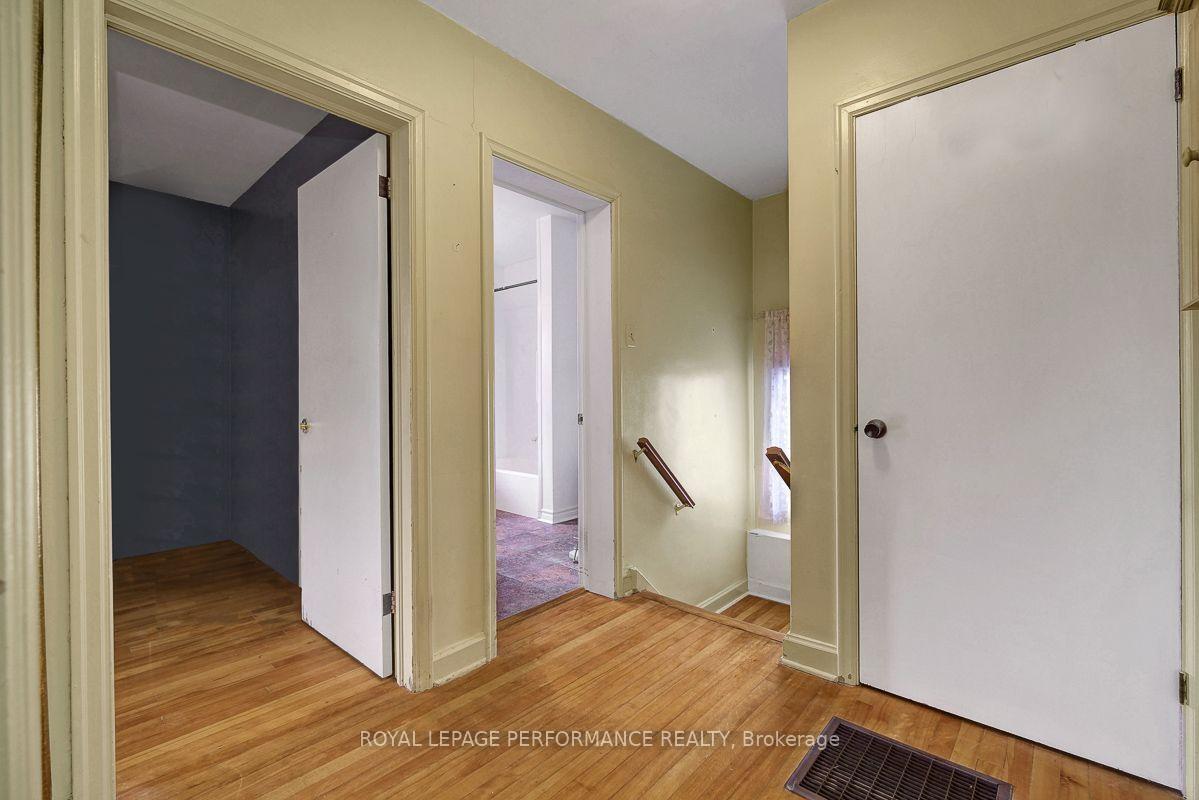 Photo 18 of 550 Wolffdale Crescent, Ottawa, Overbrook/Castle Heights — HOMEH