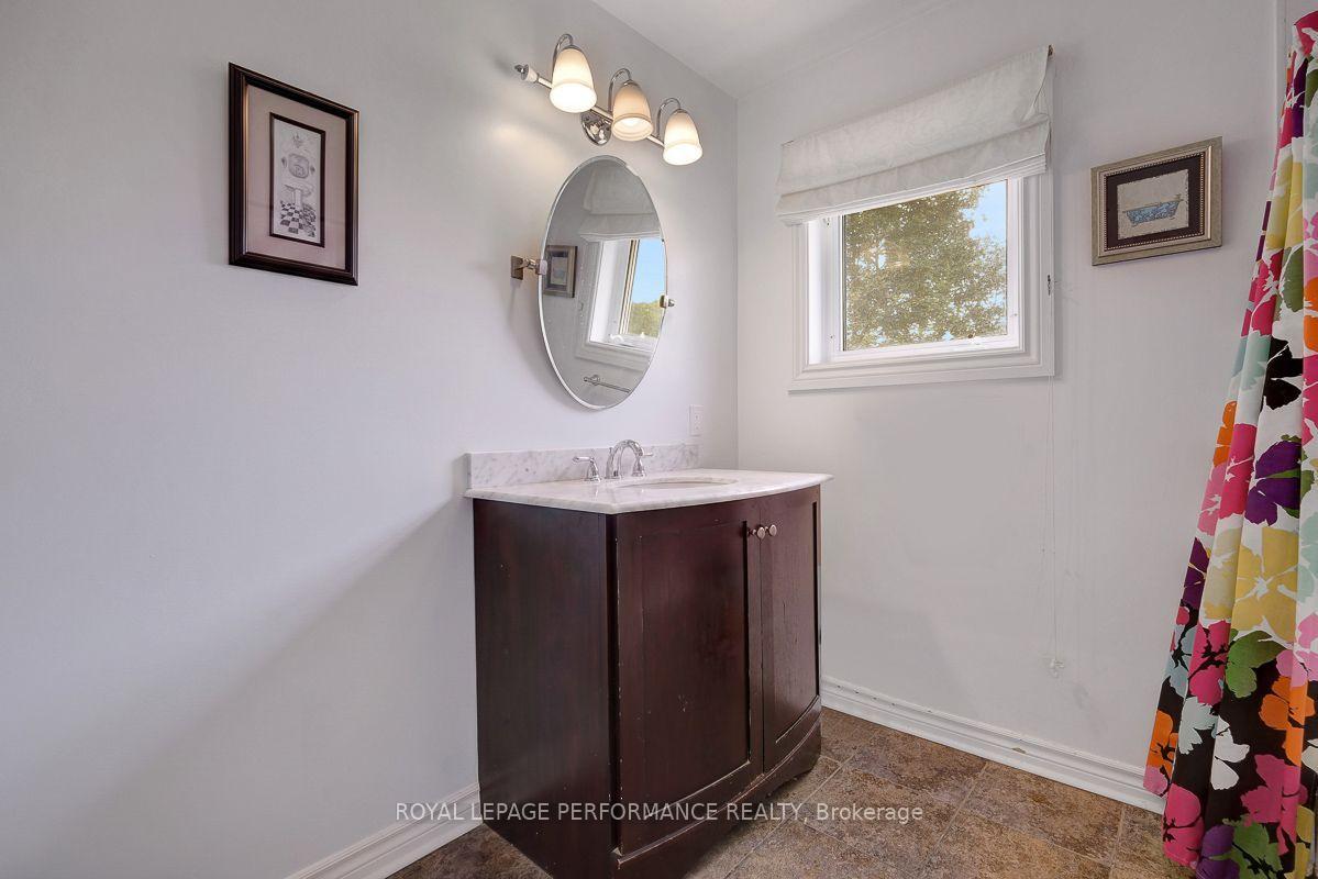 Photo 20 of 550 Wolffdale Crescent, Ottawa, Overbrook/Castle Heights — HOMEH