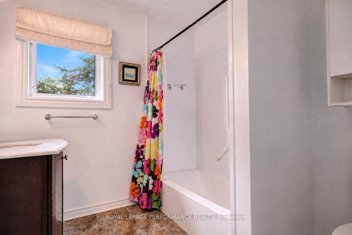 Photo 21 of 550 Wolffdale Crescent, Ottawa, Overbrook/Castle Heights — HOMEH