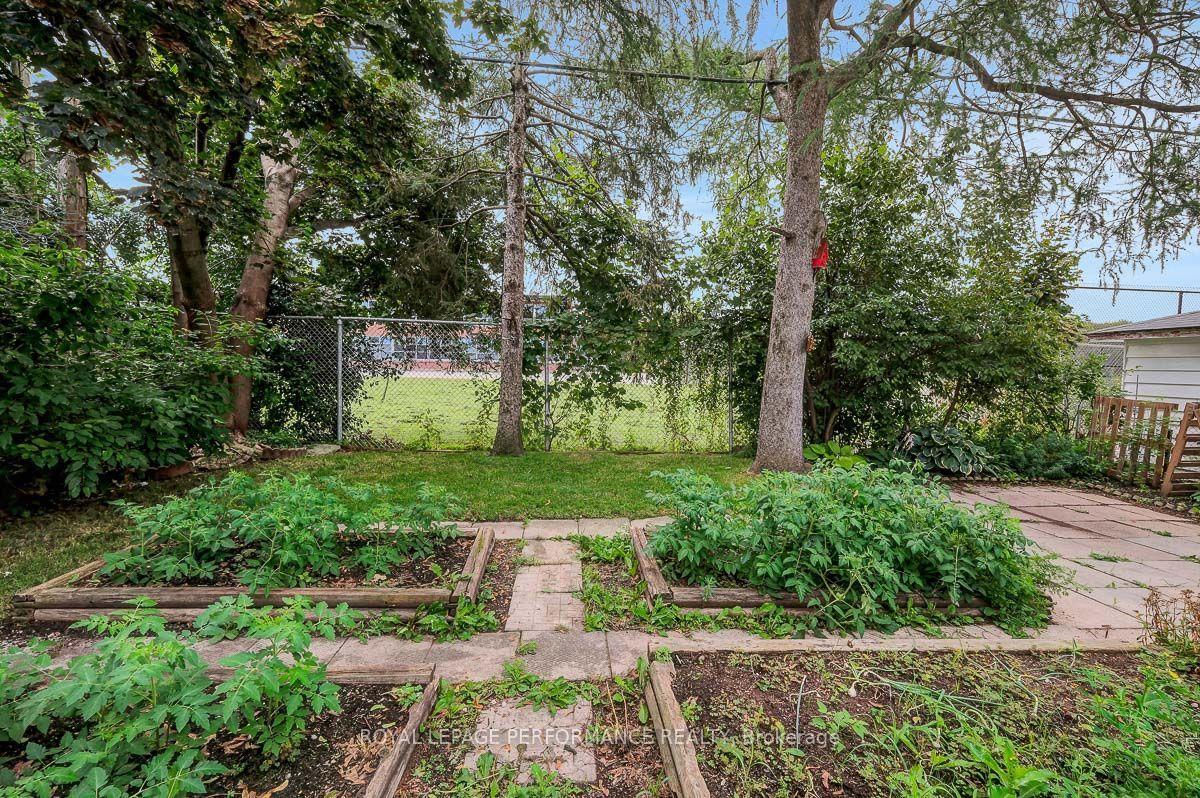 Photo 34 of 550 Wolffdale Crescent, Ottawa, Overbrook/Castle Heights — HOMEH