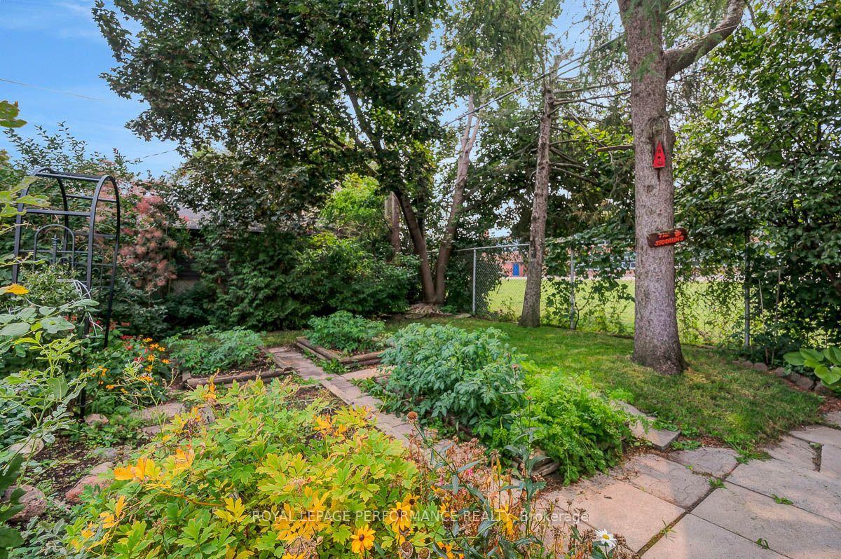 Photo 36 of 550 Wolffdale Crescent, Ottawa, Overbrook/Castle Heights — HOMEH