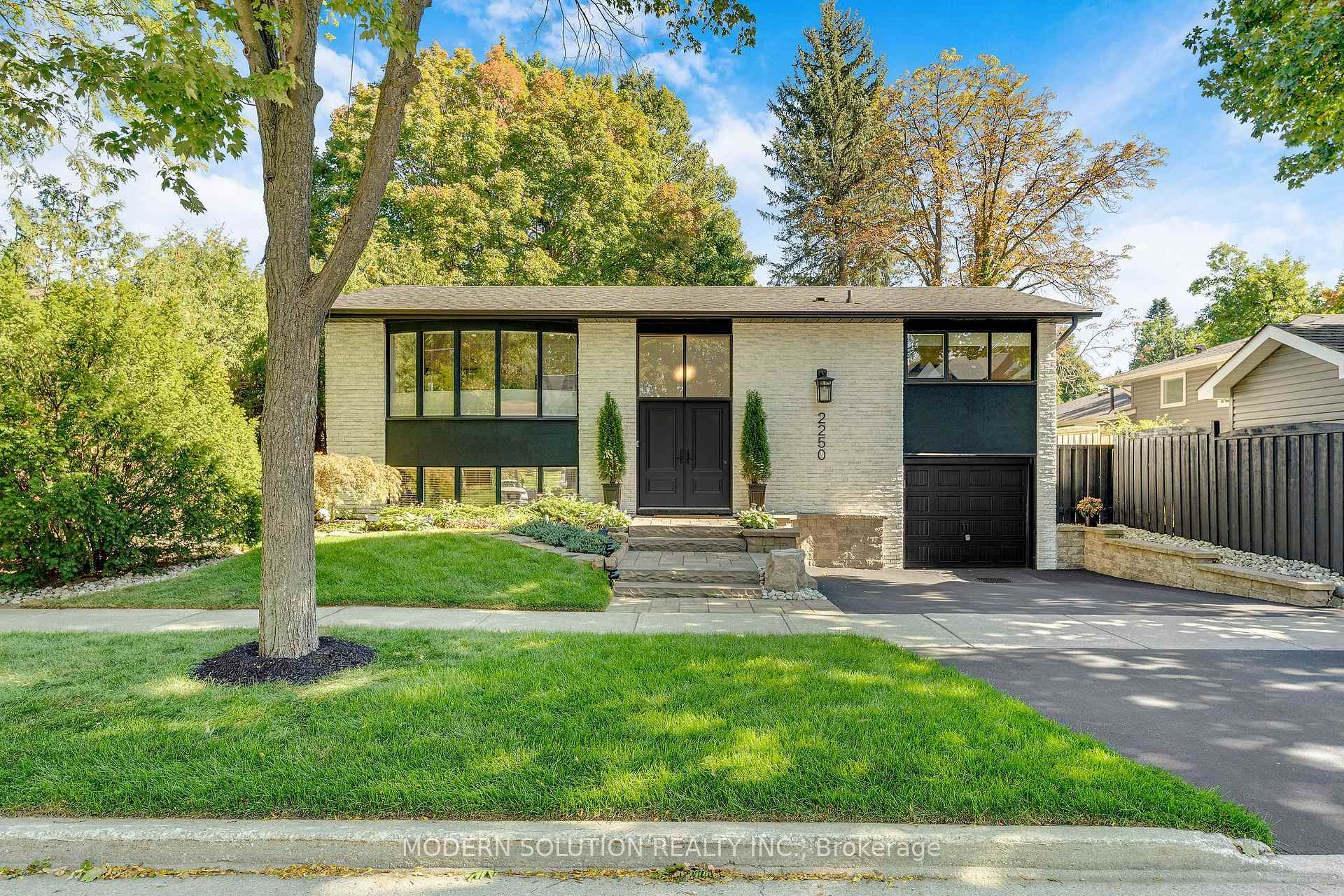 Photo 1 of 2250 Dunedin Road, Oakville, Ford — HOMEH