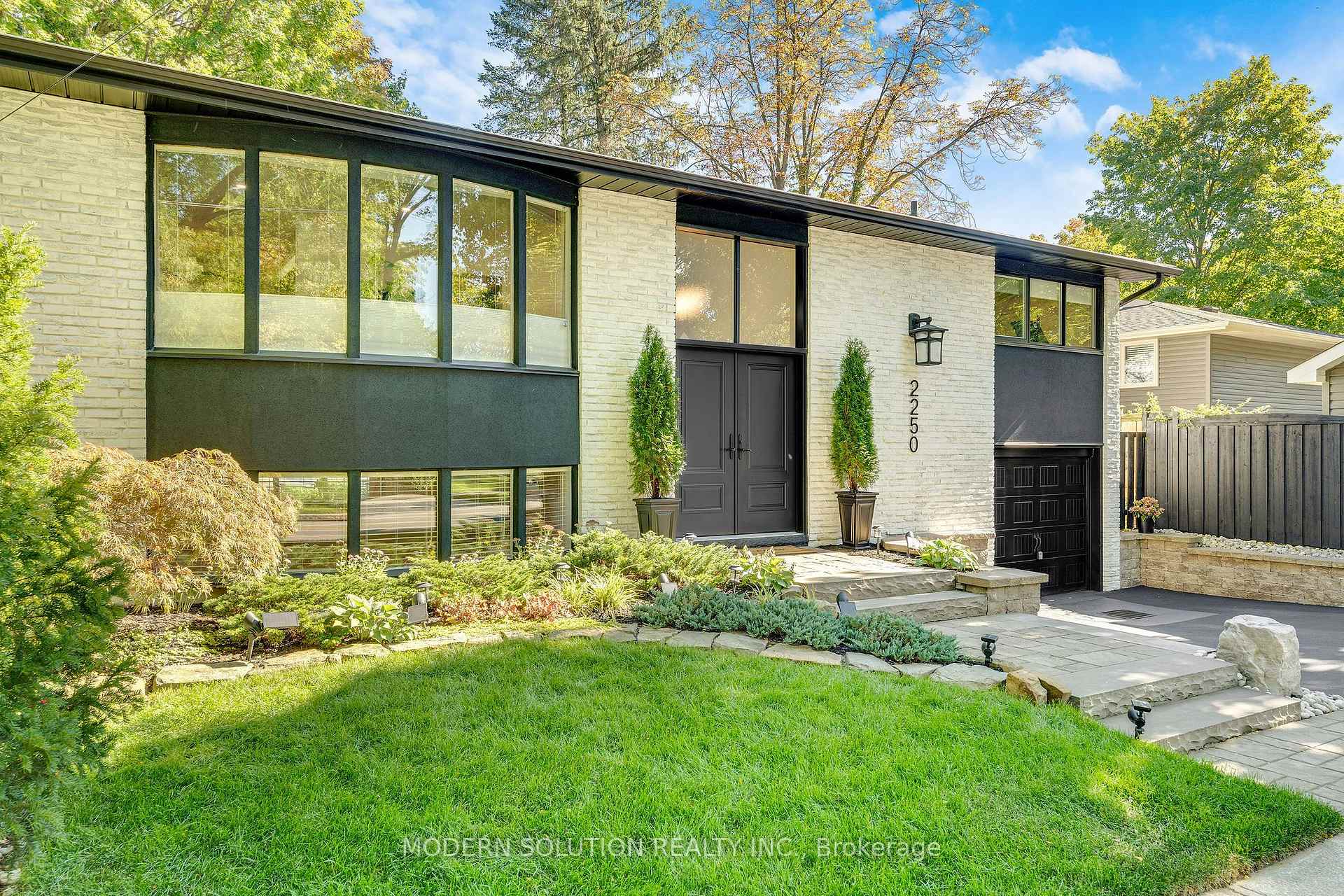 Photo 2 of 2250 Dunedin Road, Oakville, Ford — HOMEH