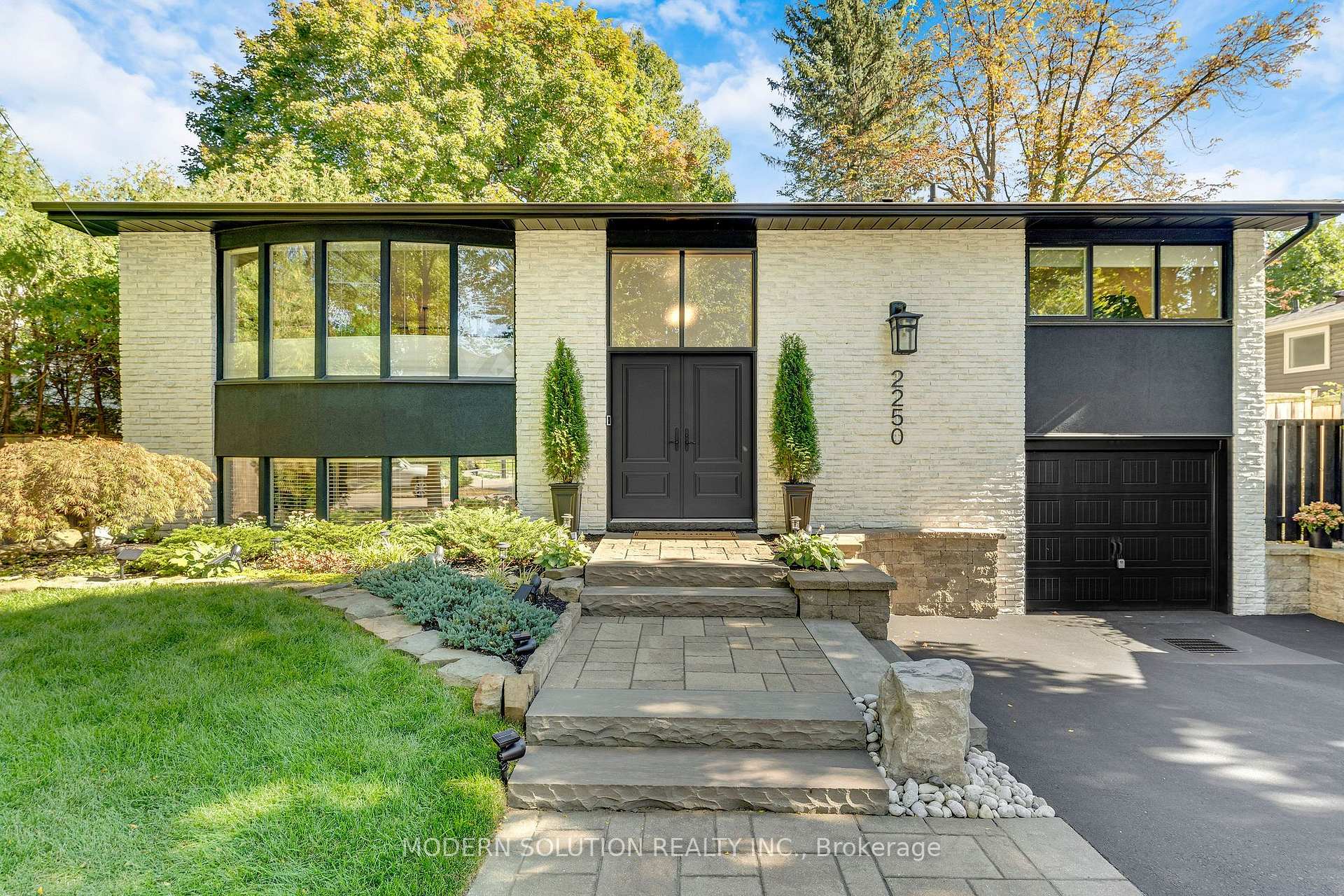 Photo 4 of 2250 Dunedin Road, Oakville, Ford — HOMEH