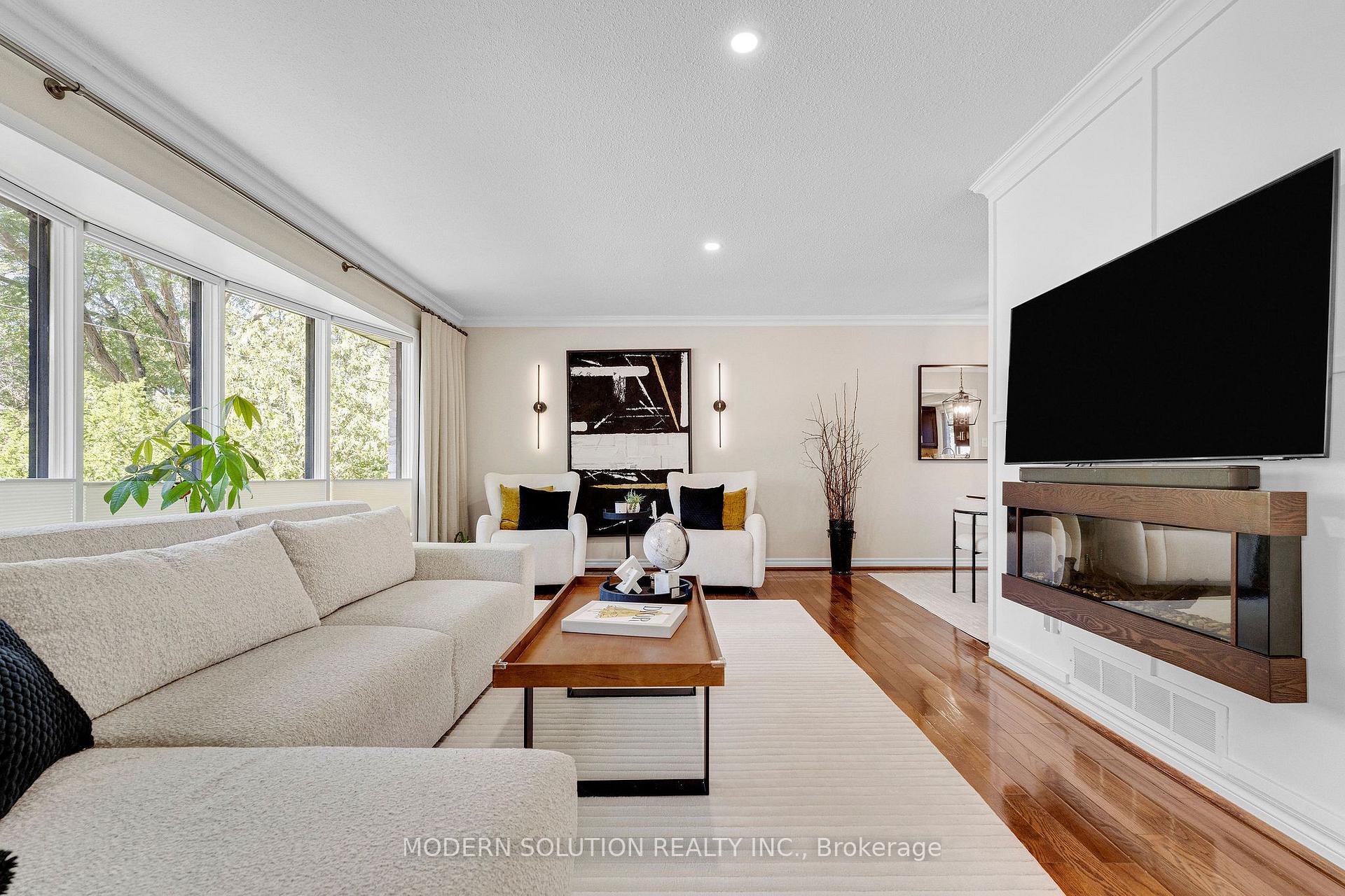 Photo 8 of 2250 Dunedin Road, Oakville, Ford — HOMEH