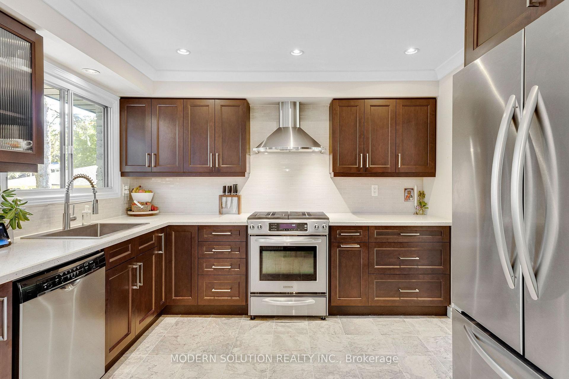 Photo 14 of 2250 Dunedin Road, Oakville, Ford — HOMEH