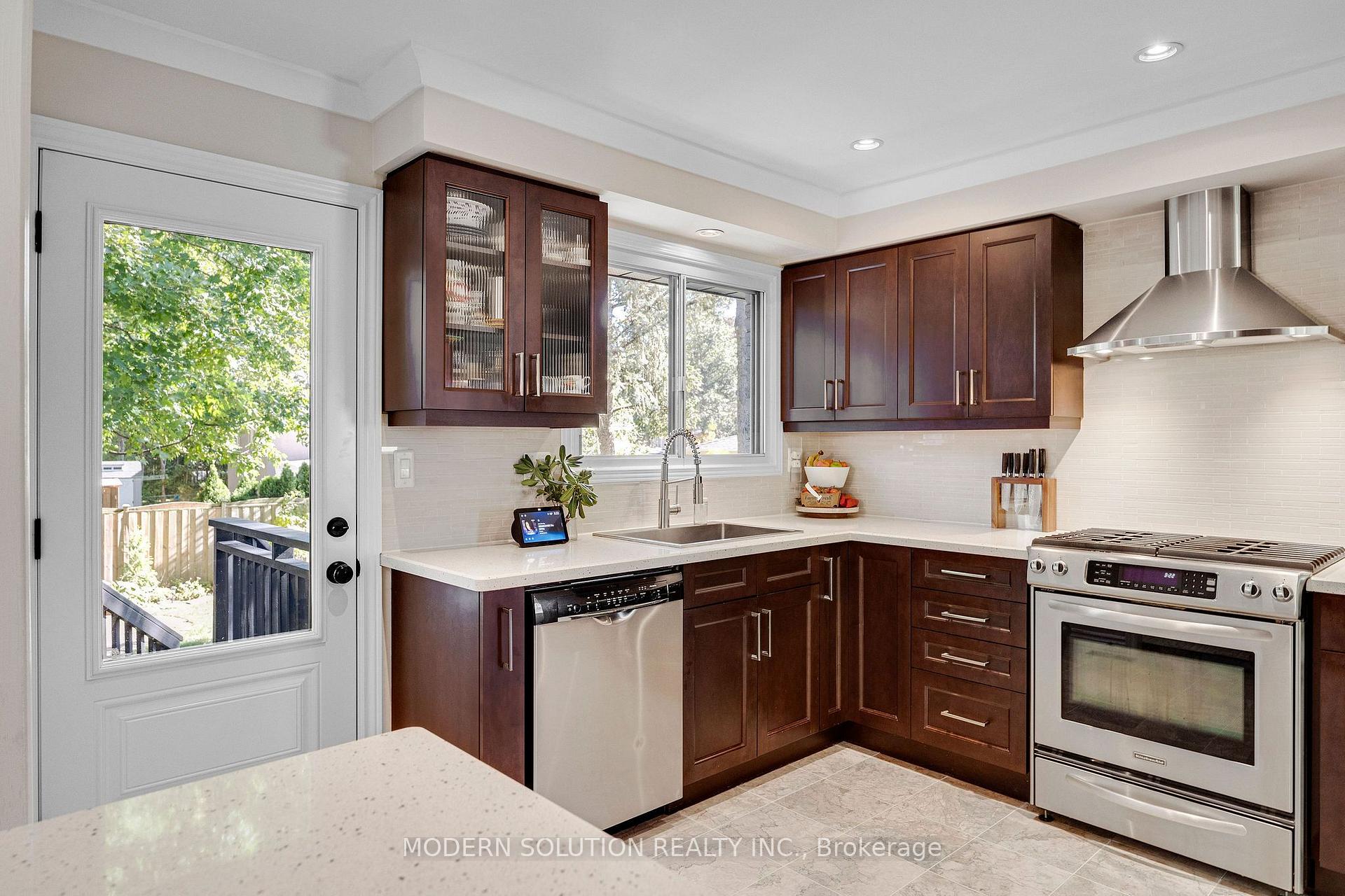 Photo 15 of 2250 Dunedin Road, Oakville, Ford — HOMEH