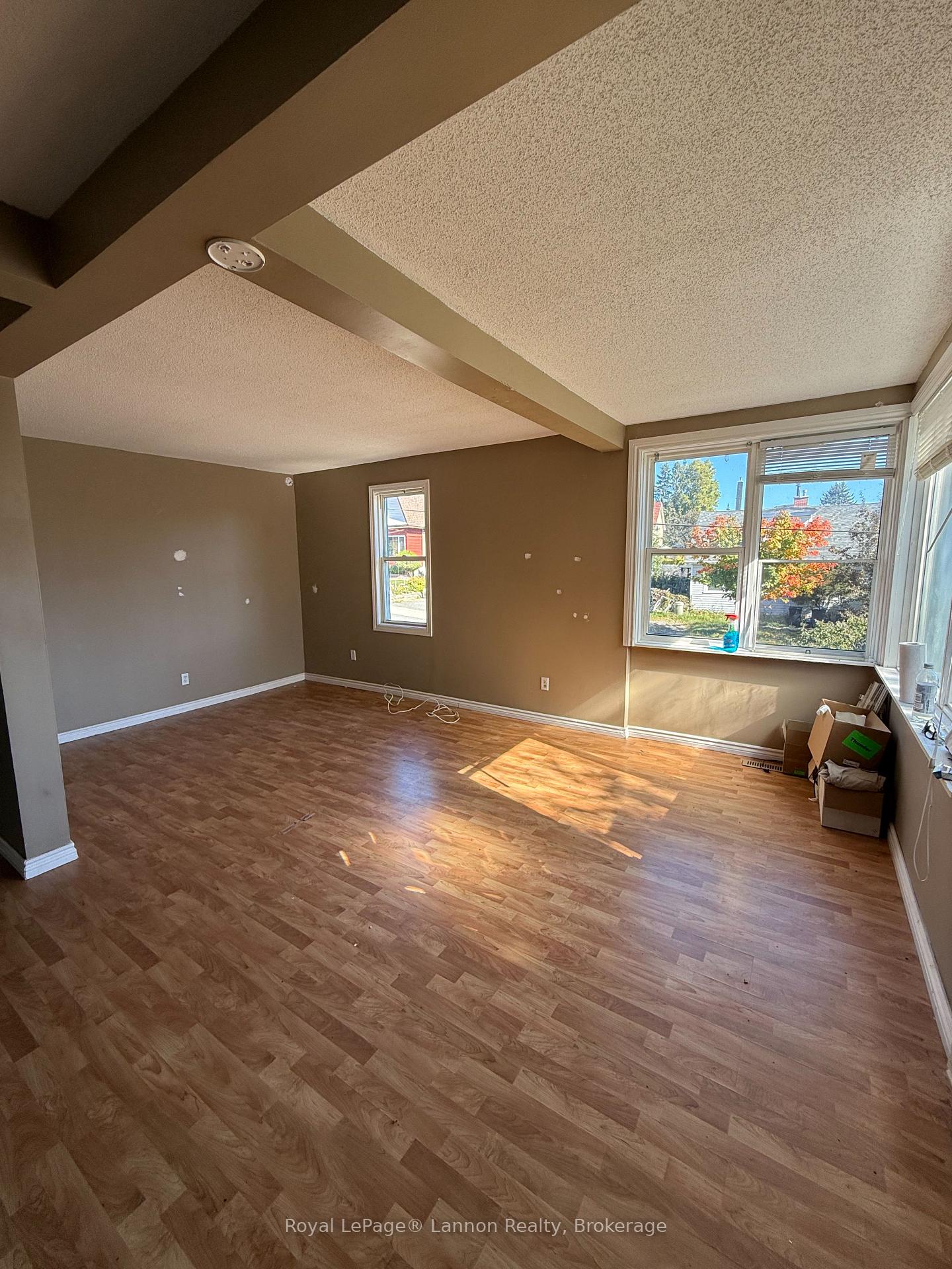 Photo 3 of 226 Algoma Street N, Thunder Bay, Shuniah — HOMEH