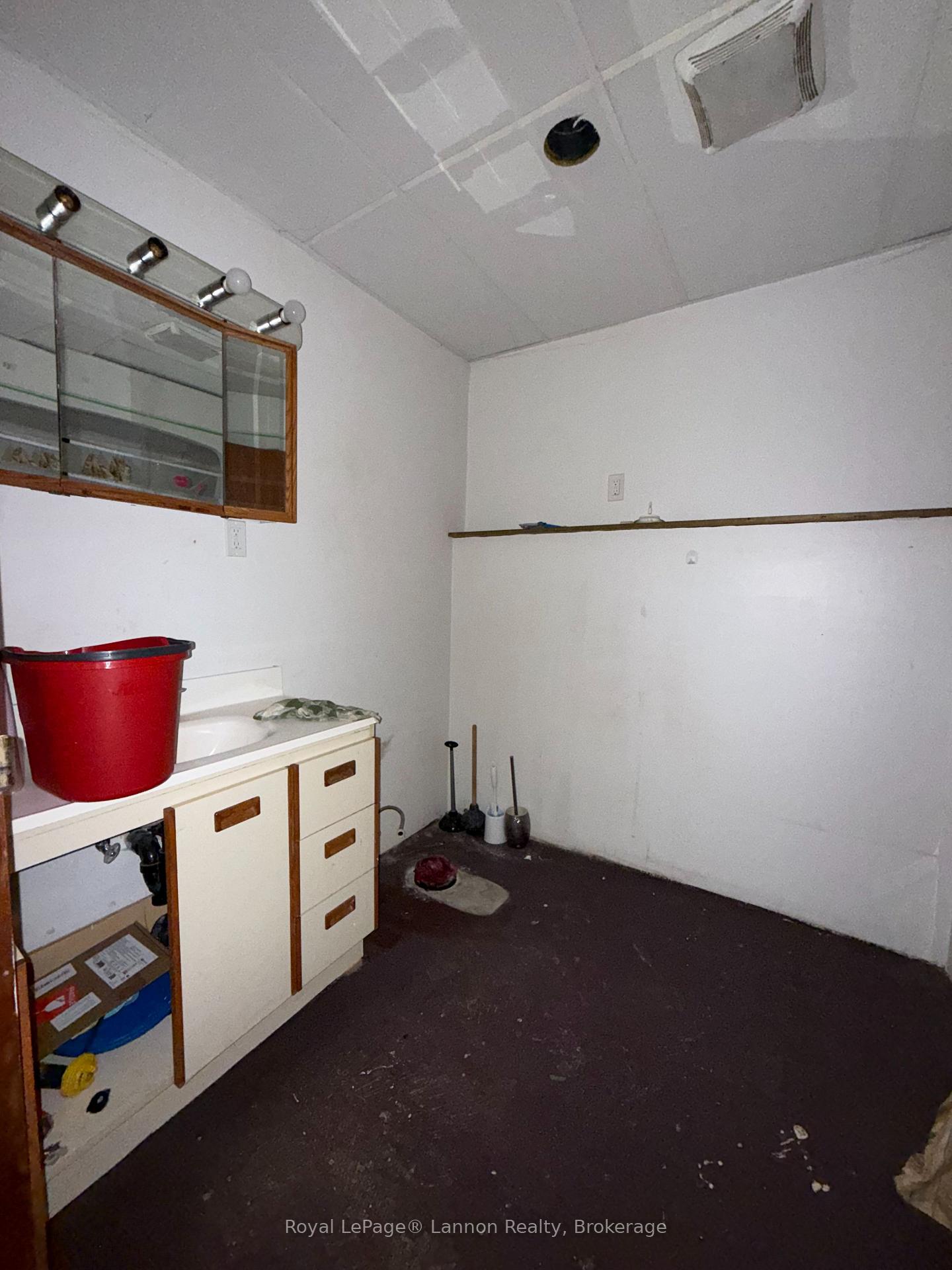 Photo 10 of 226 Algoma Street N, Thunder Bay, Shuniah — HOMEH