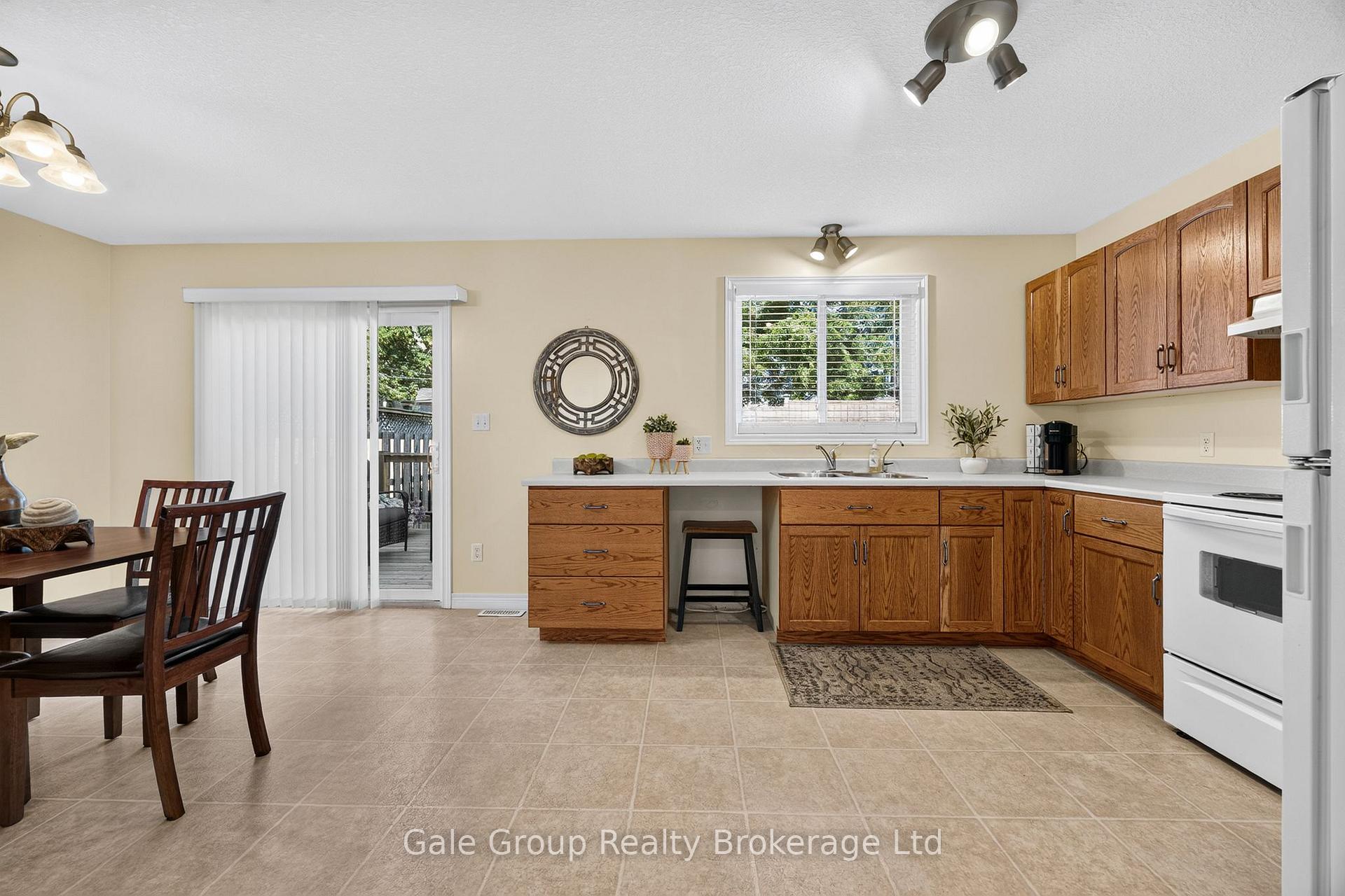 Photo 10 of 115 Burtch Street, Woodstock, Woodstock - South — HOMEH