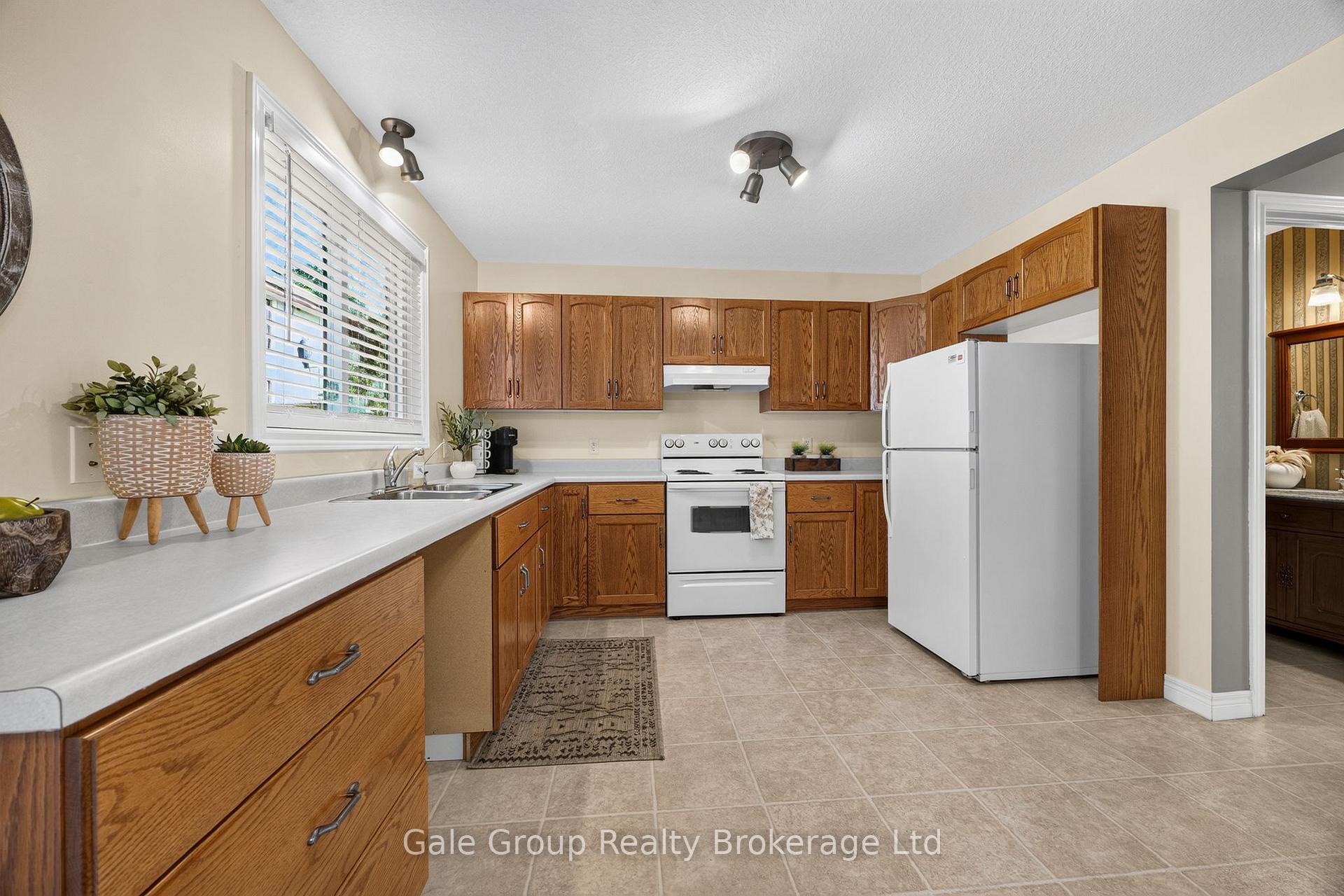 Photo 11 of 115 Burtch Street, Woodstock, Woodstock - South — HOMEH