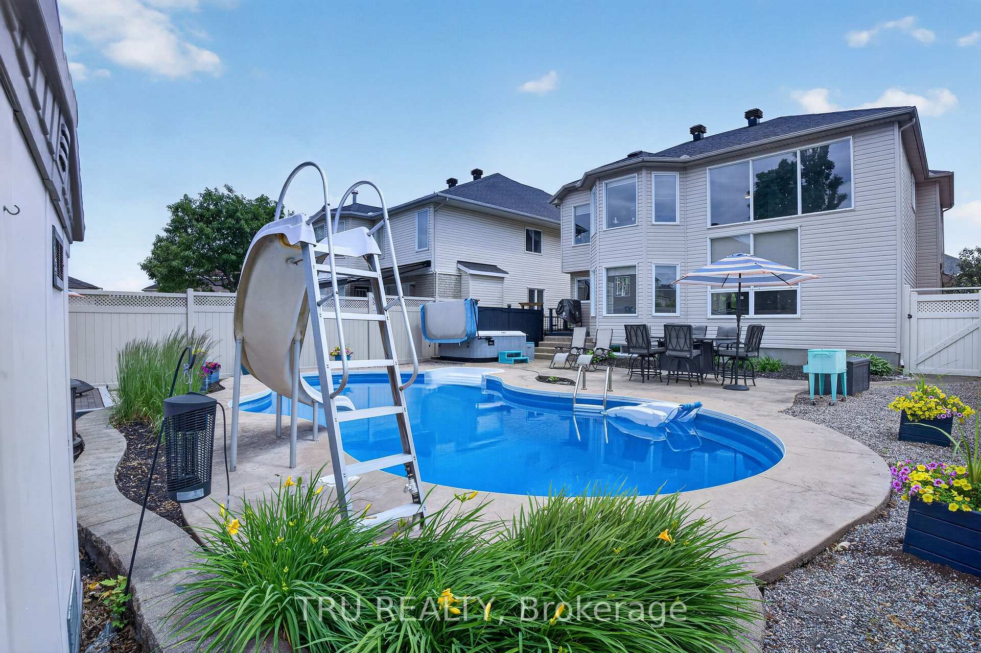 Photo 2 of 57 Golflinks Drive, Ottawa, Barrhaven - Stonebridge — HOMEH