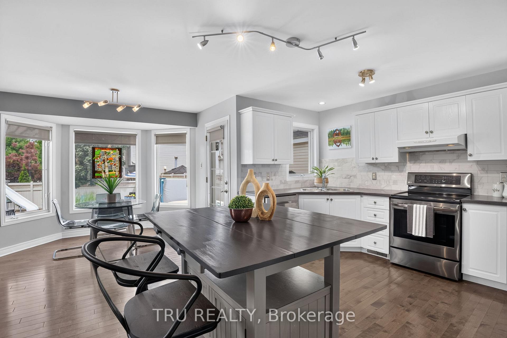 Photo 9 of 57 Golflinks Drive, Ottawa, Barrhaven - Stonebridge — HOMEH